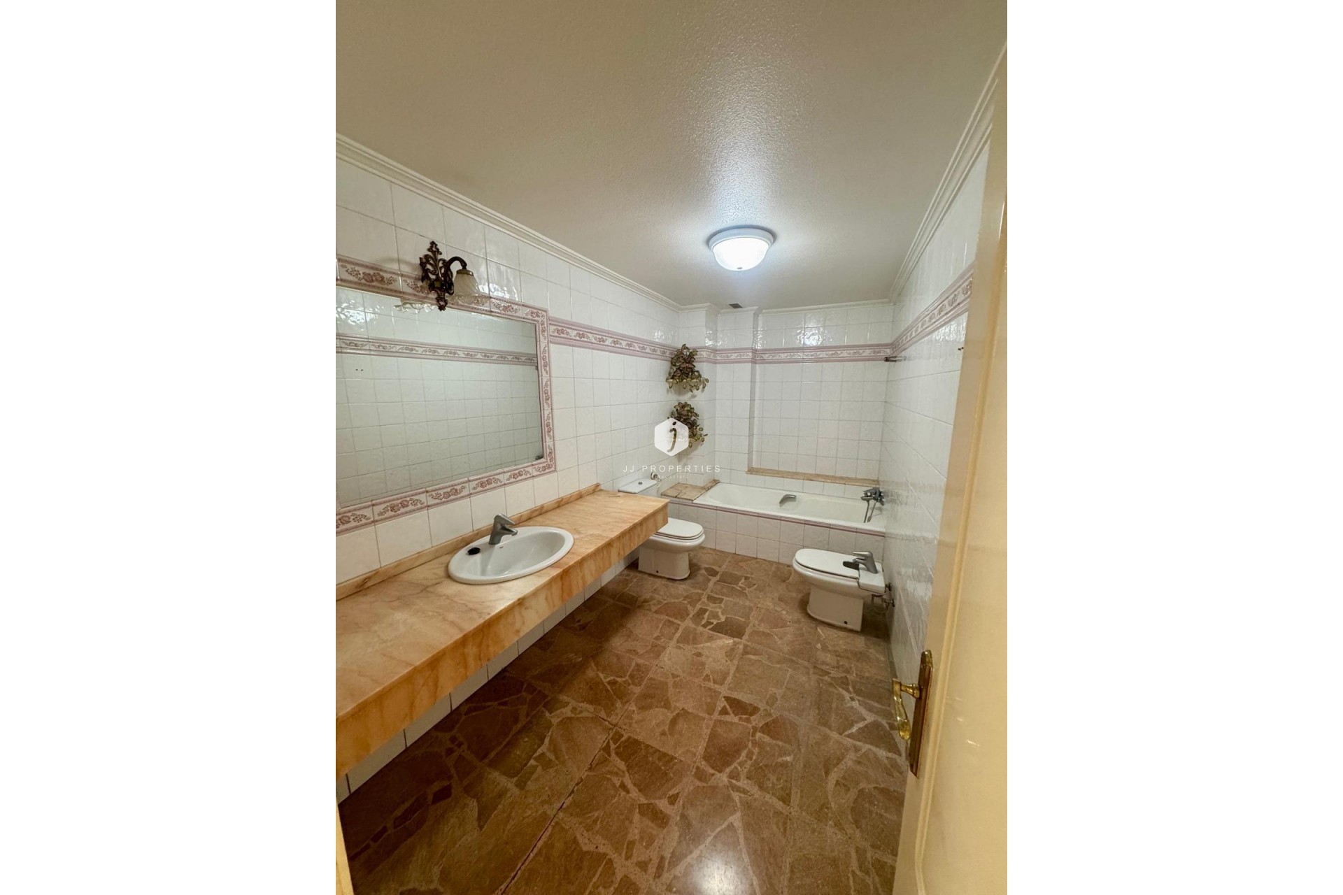 Resale - Apartment / flat -
Torrevieja - Centro