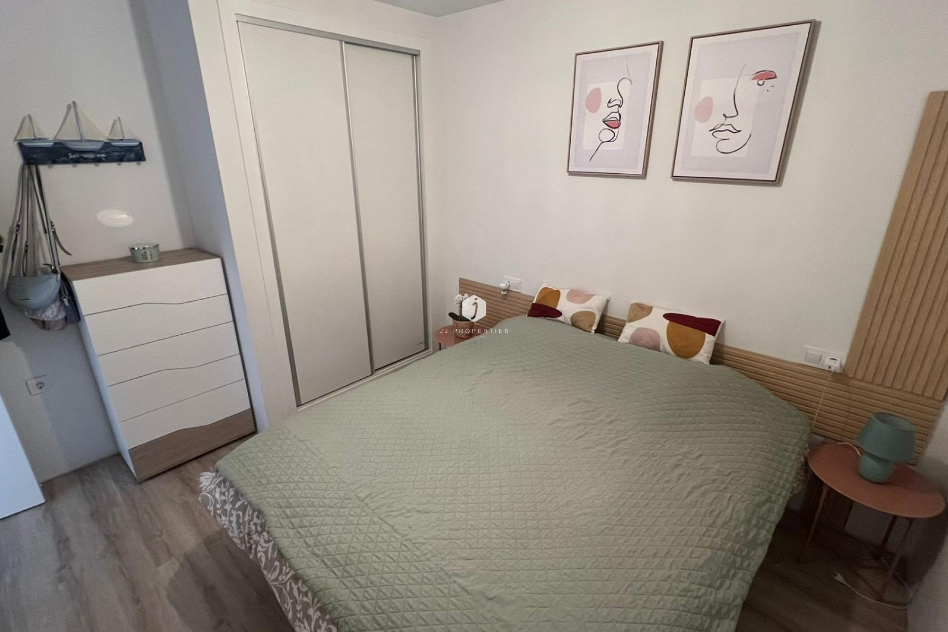 Resale - Apartment / flat -
Torrevieja - Centro