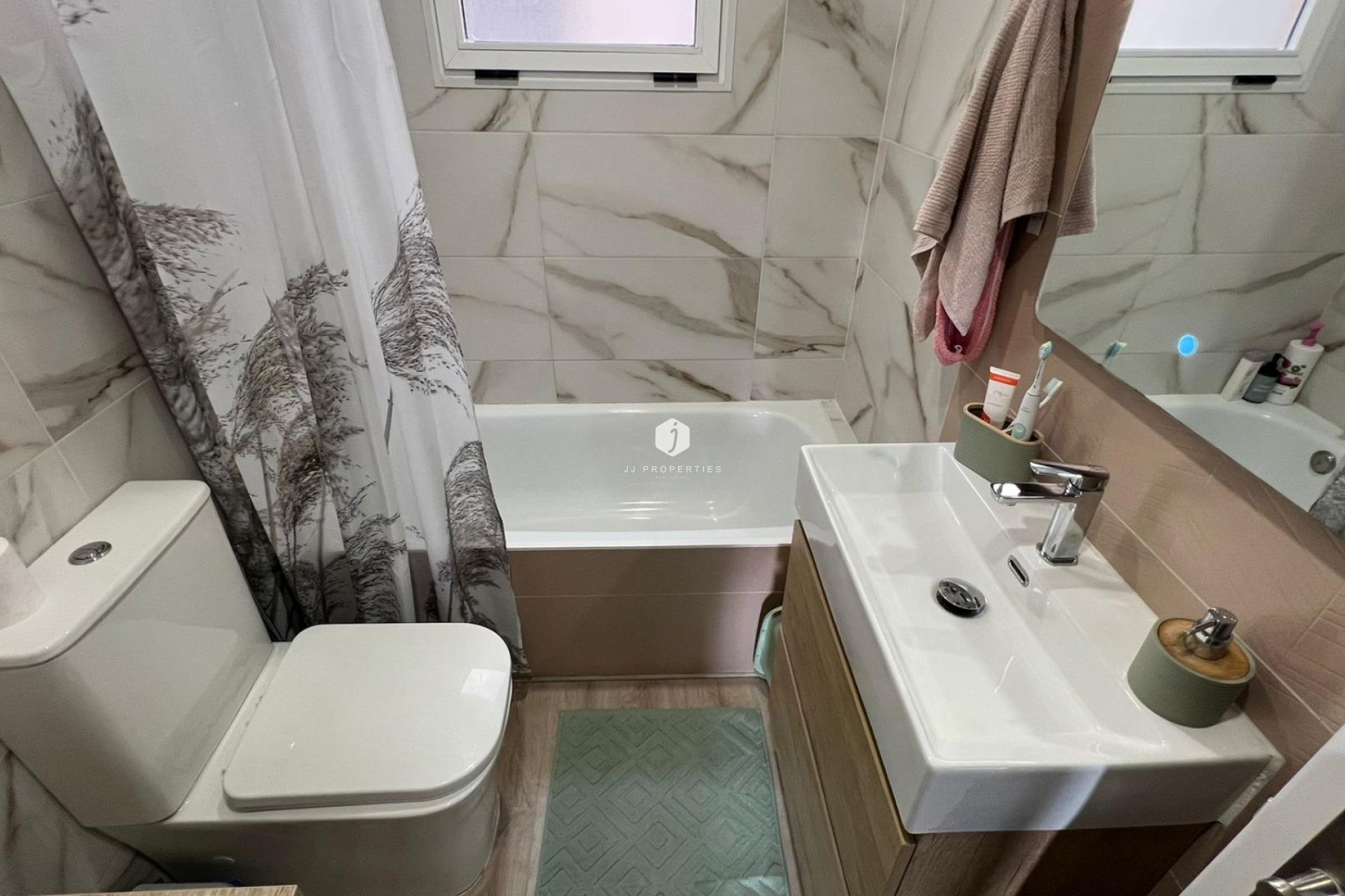 Resale - Apartment / flat -
Torrevieja - Centro