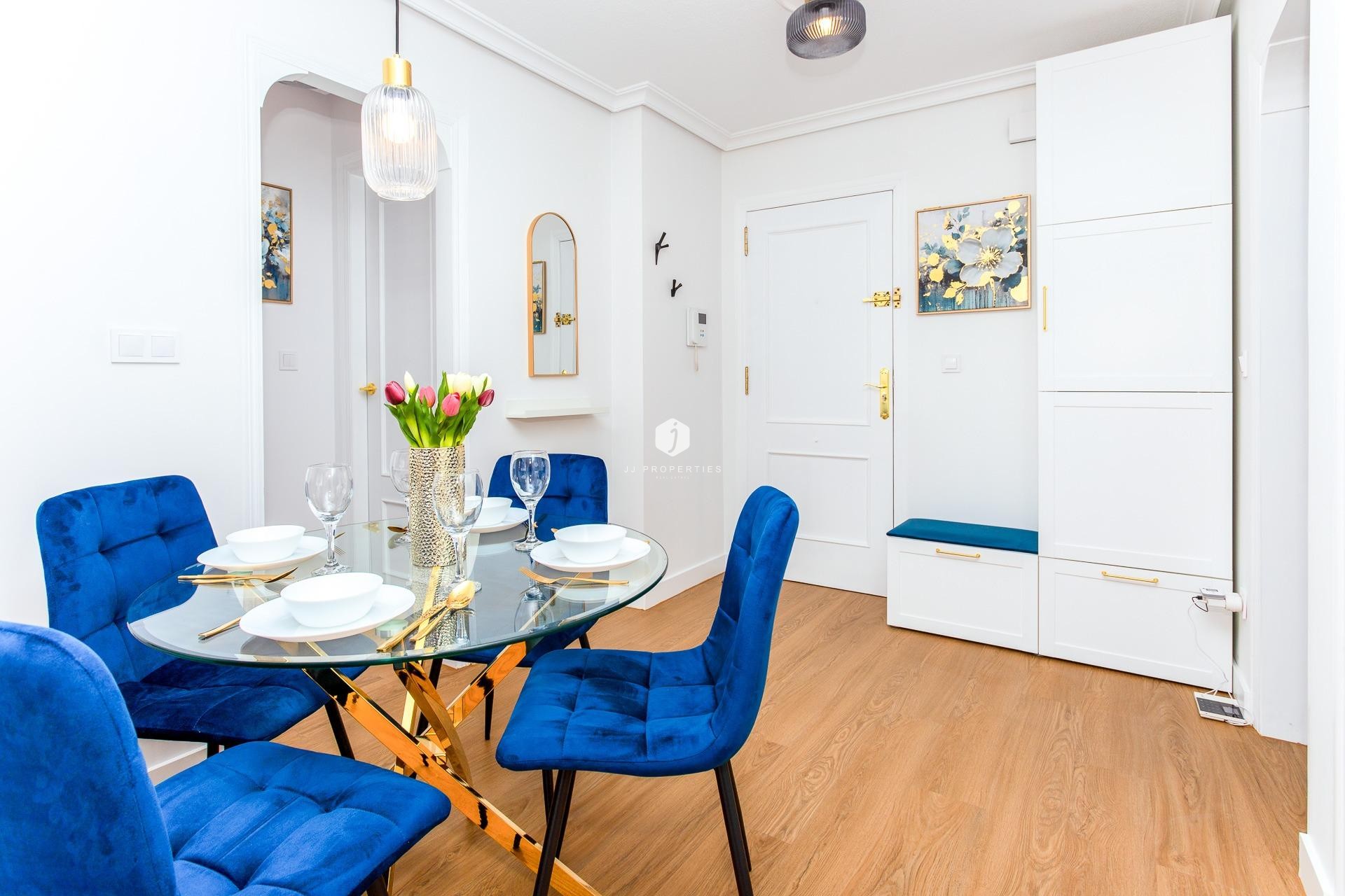 Resale - Apartment / flat -
Torrevieja - Centro