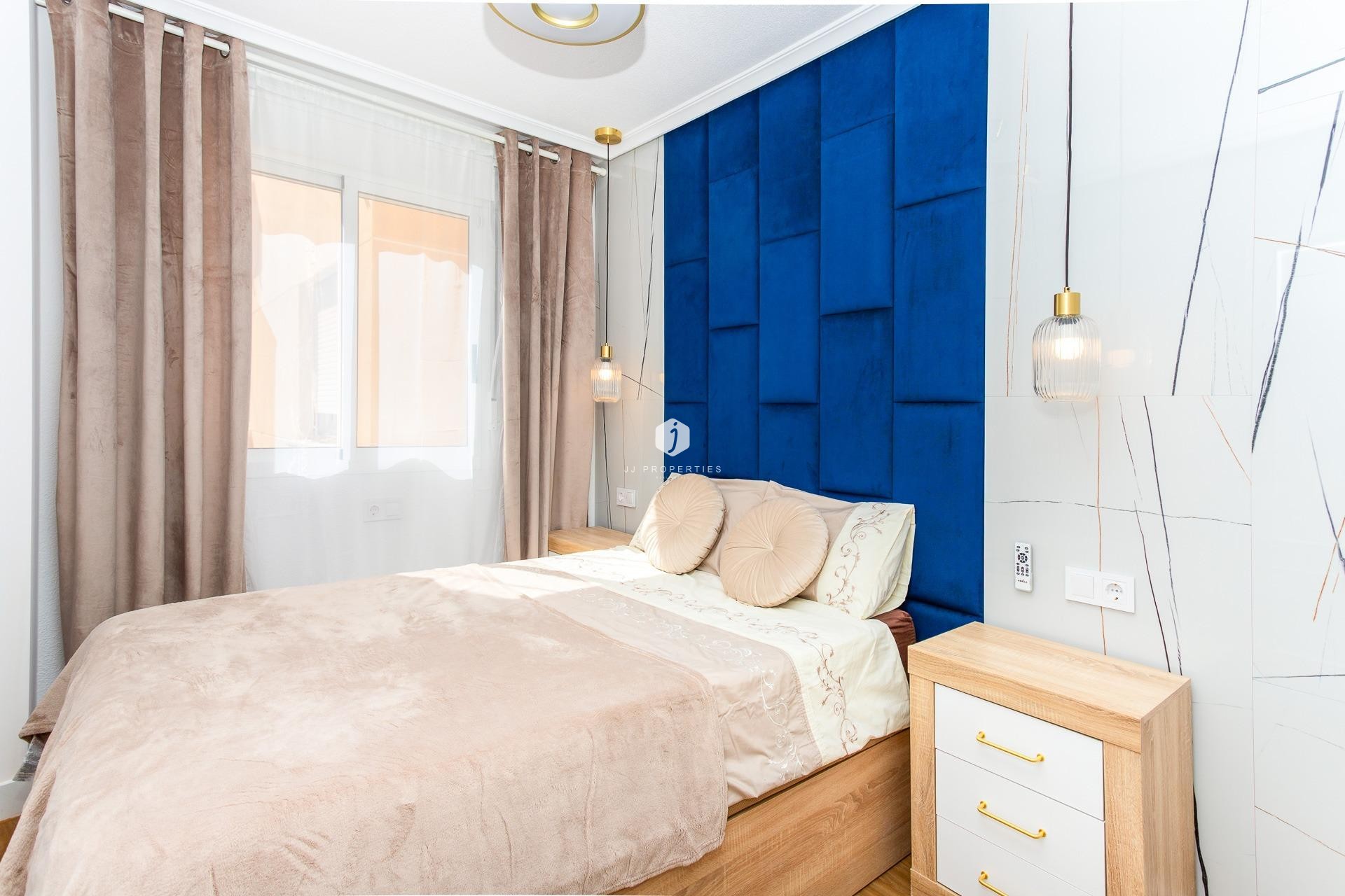 Resale - Apartment / flat -
Torrevieja - Centro