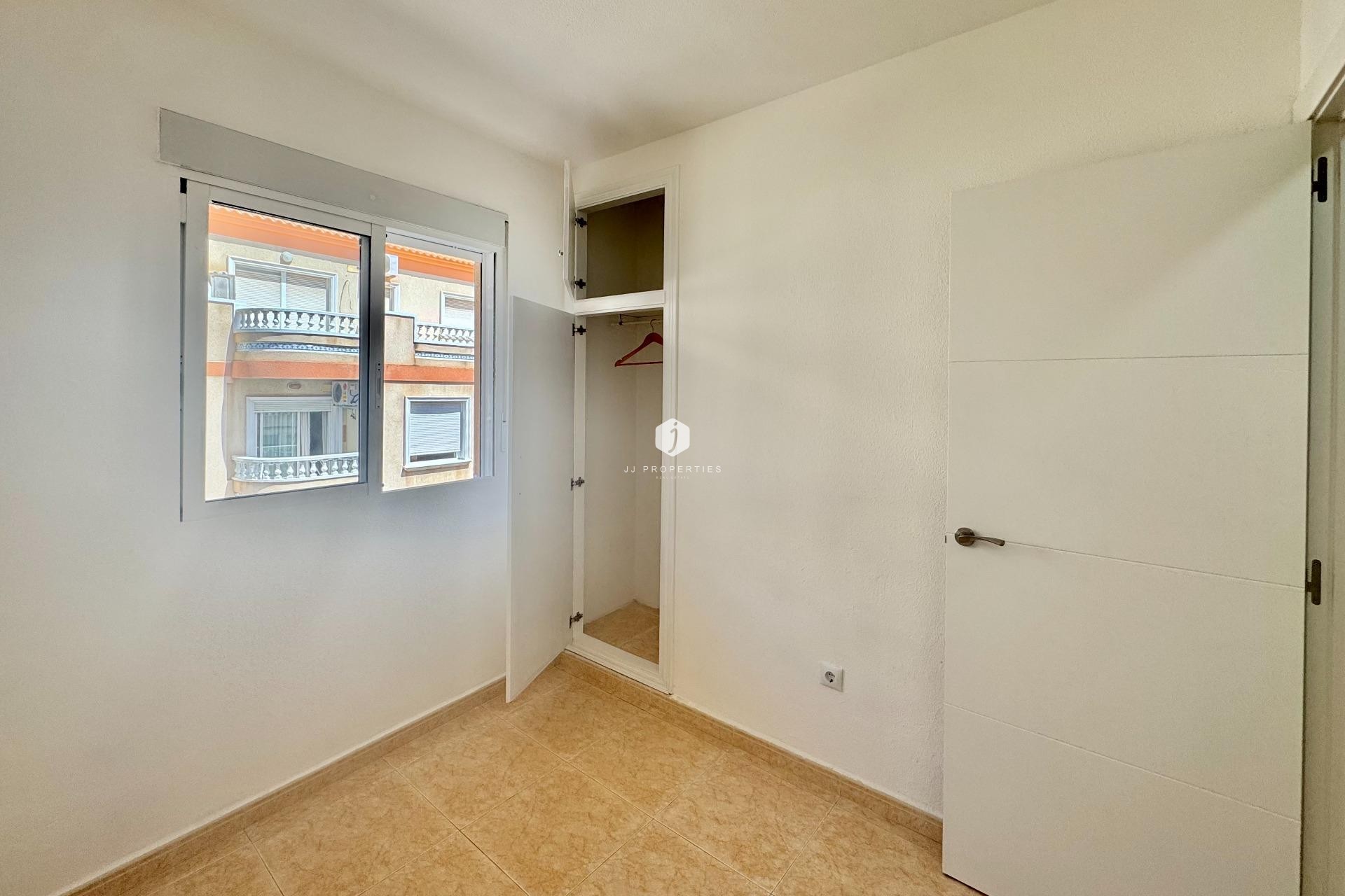 Resale - Apartment / flat -
Torrevieja - Centro
