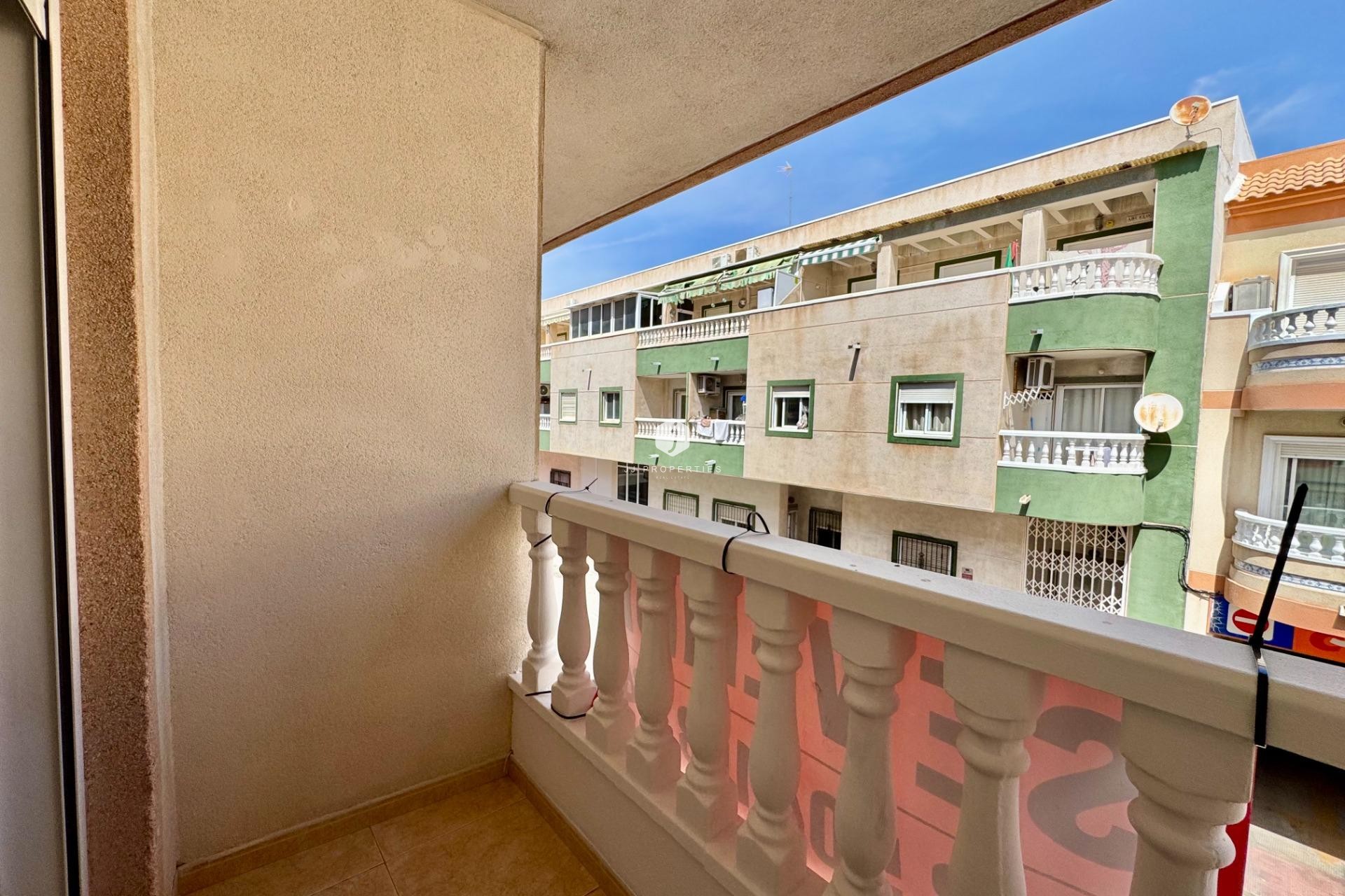 Resale - Apartment / flat -
Torrevieja - Centro