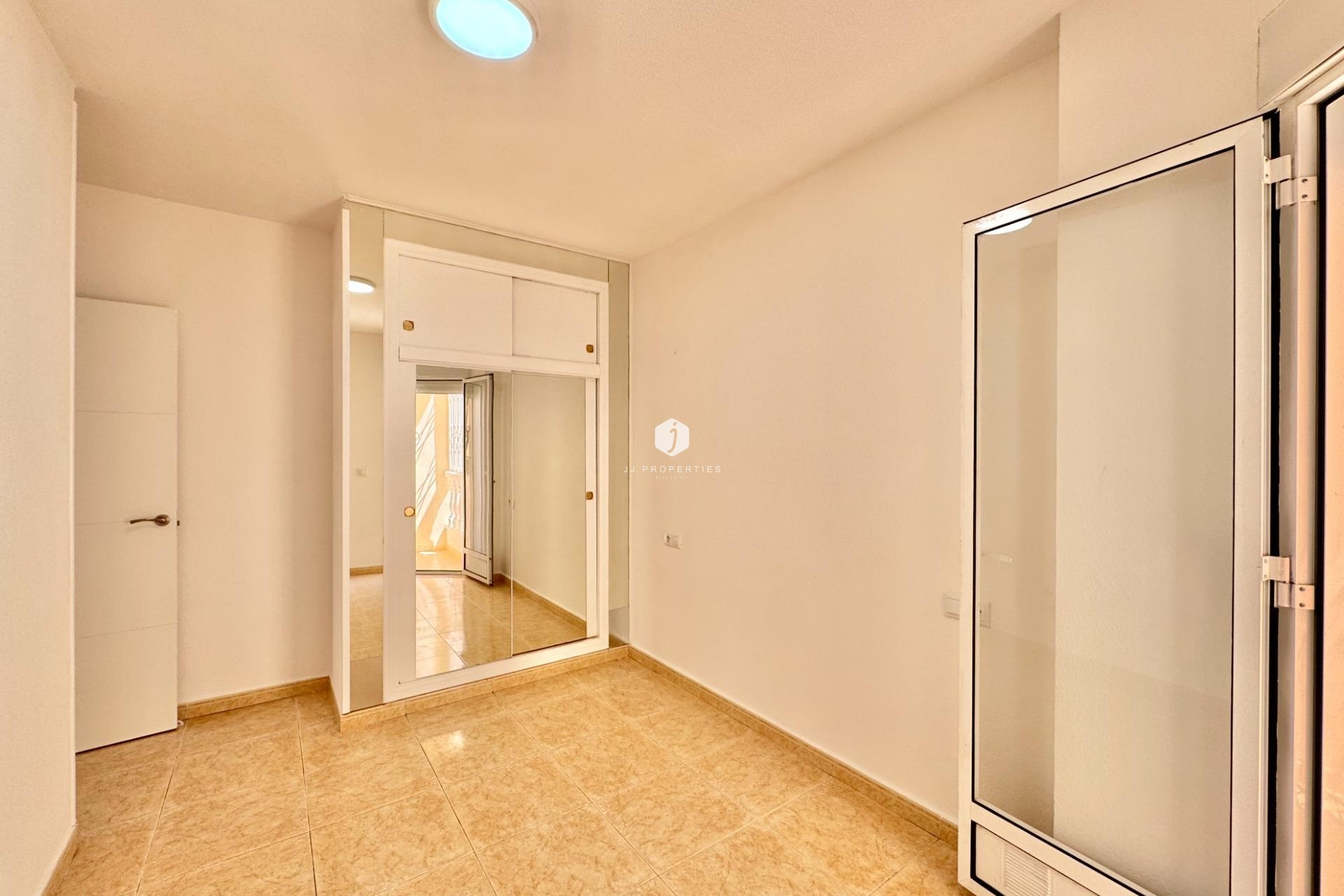 Resale - Apartment / flat -
Torrevieja - Centro