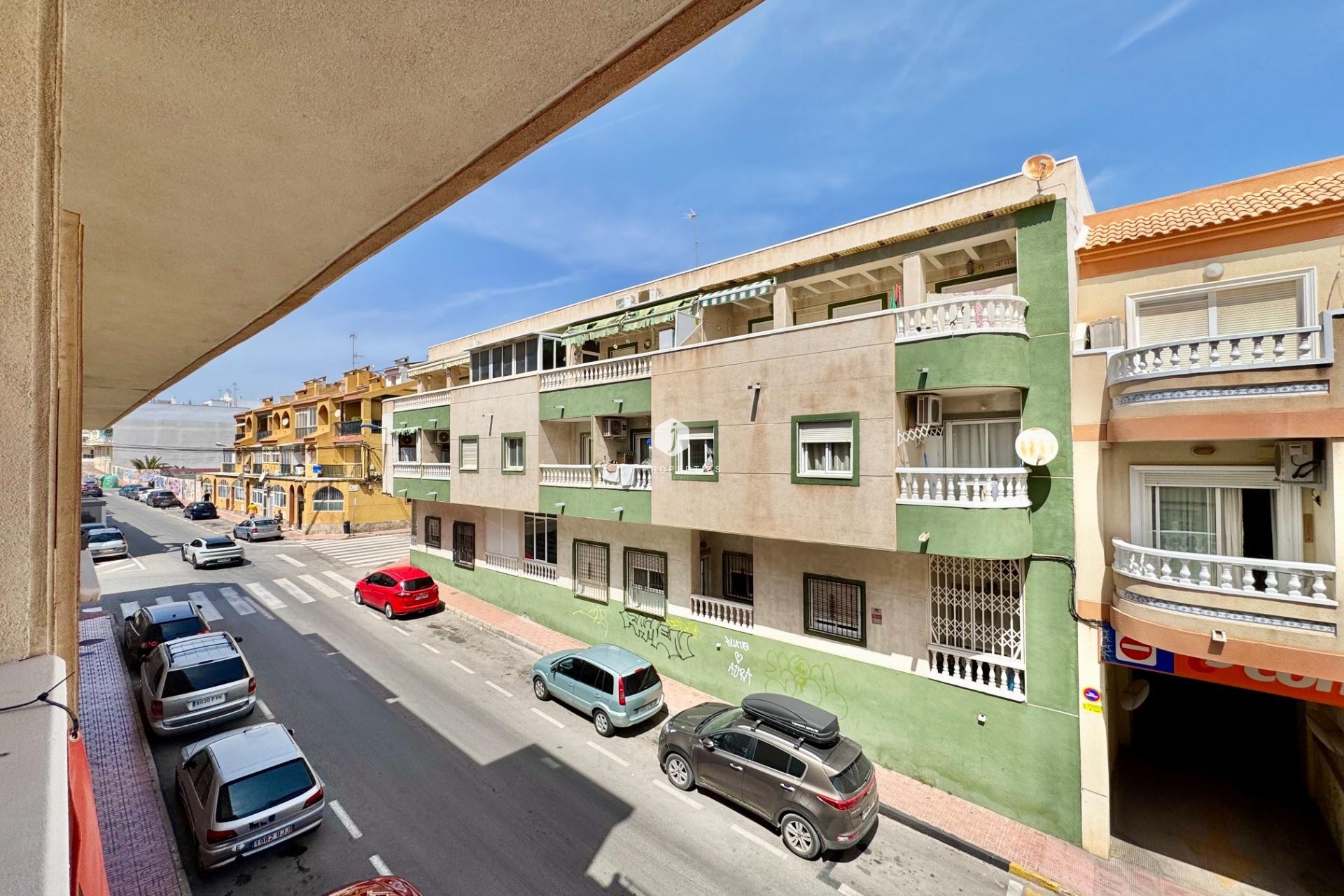 Resale - Apartment / flat -
Torrevieja - Centro
