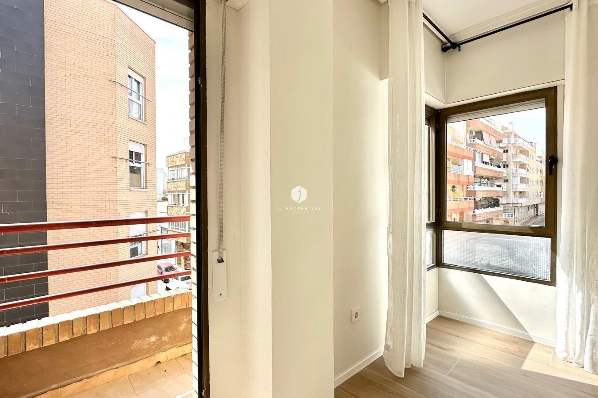 Resale - Apartment / flat -
Torrevieja - Centro