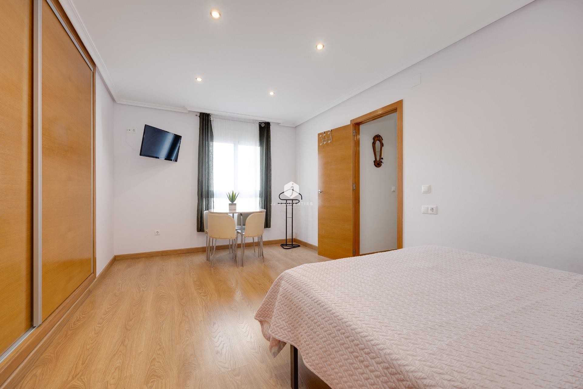 Resale - Apartment / flat -
Torrevieja - Centro