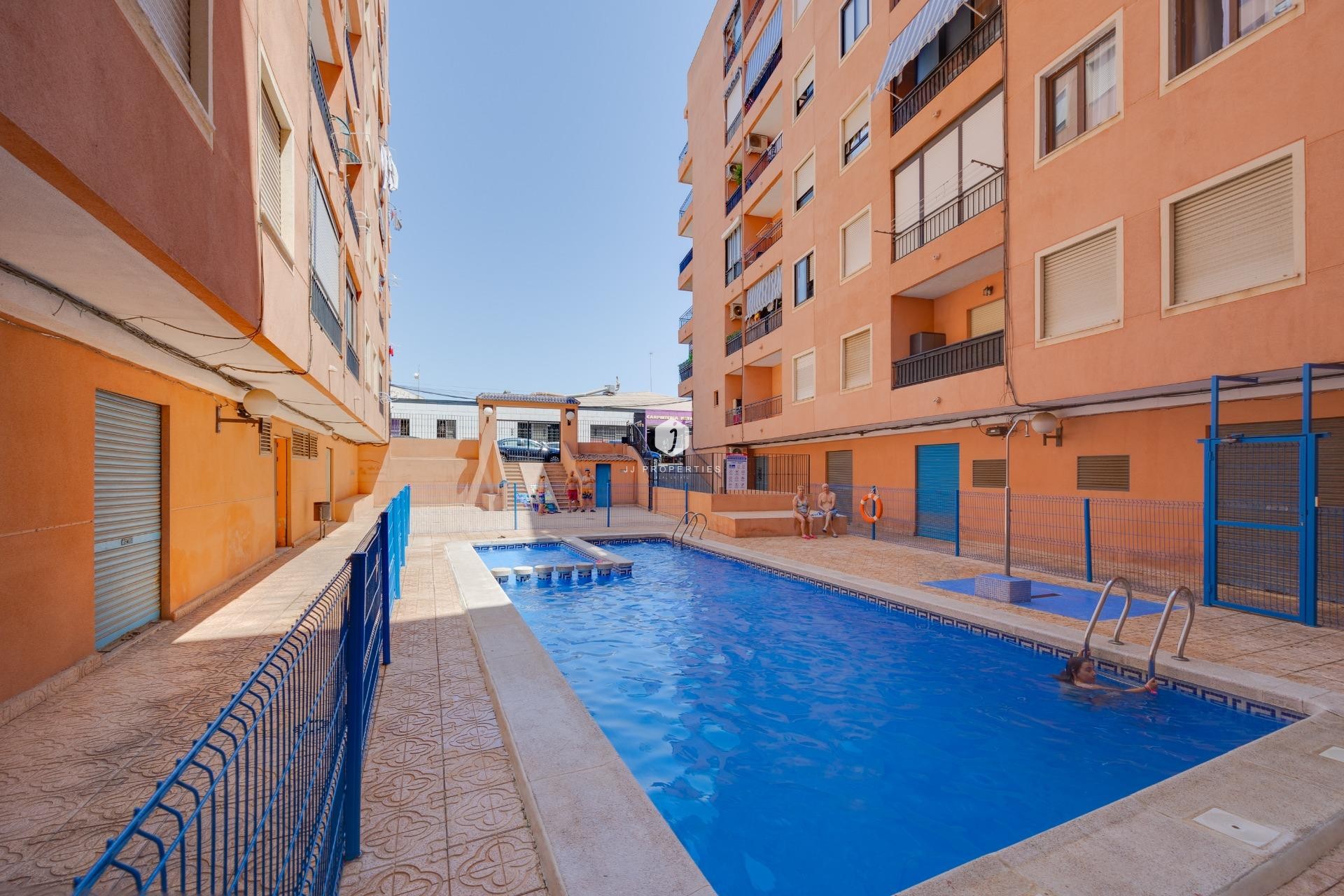 Resale - Apartment / flat -
Torrevieja - Centro