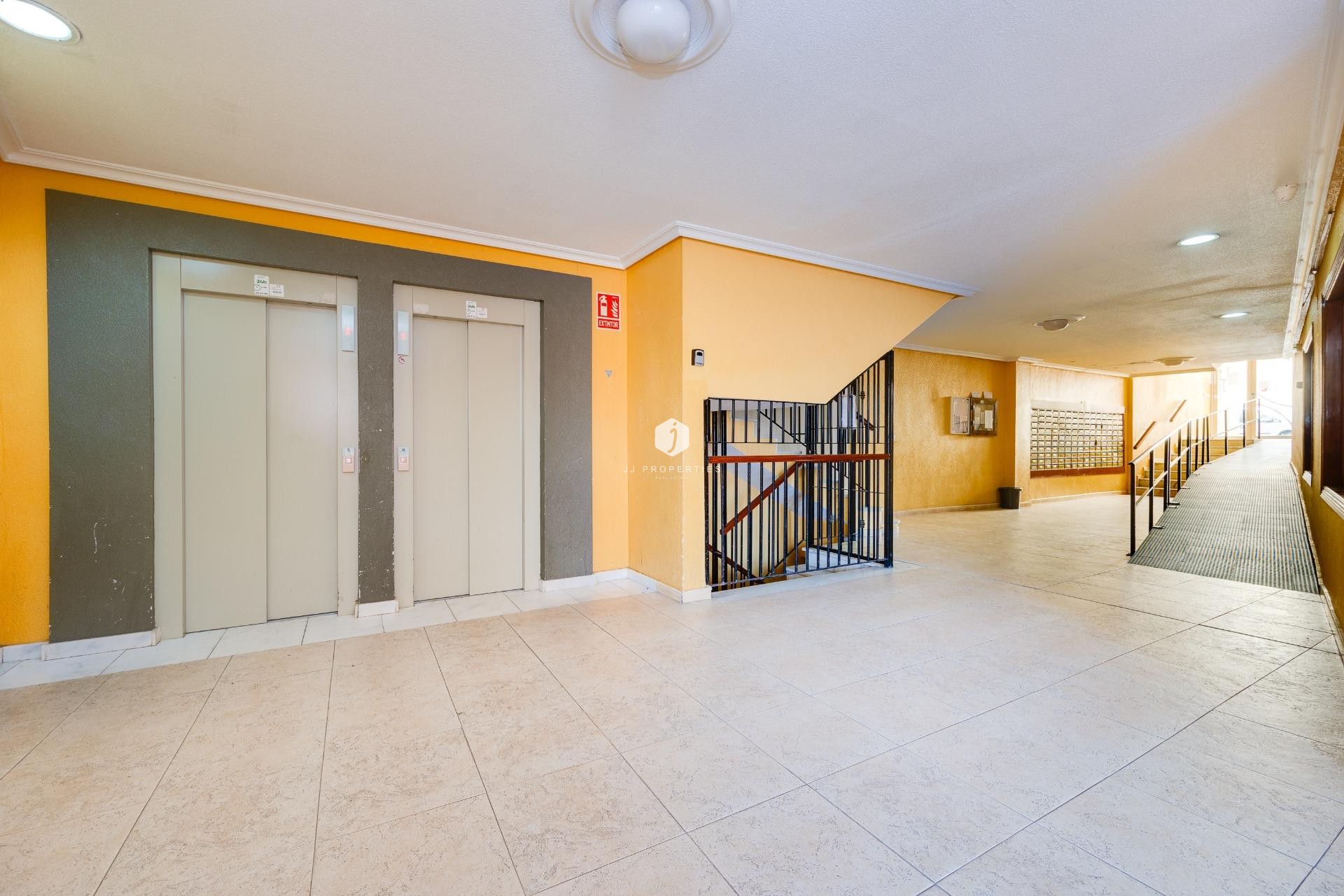 Resale - Apartment / flat -
Torrevieja - Centro