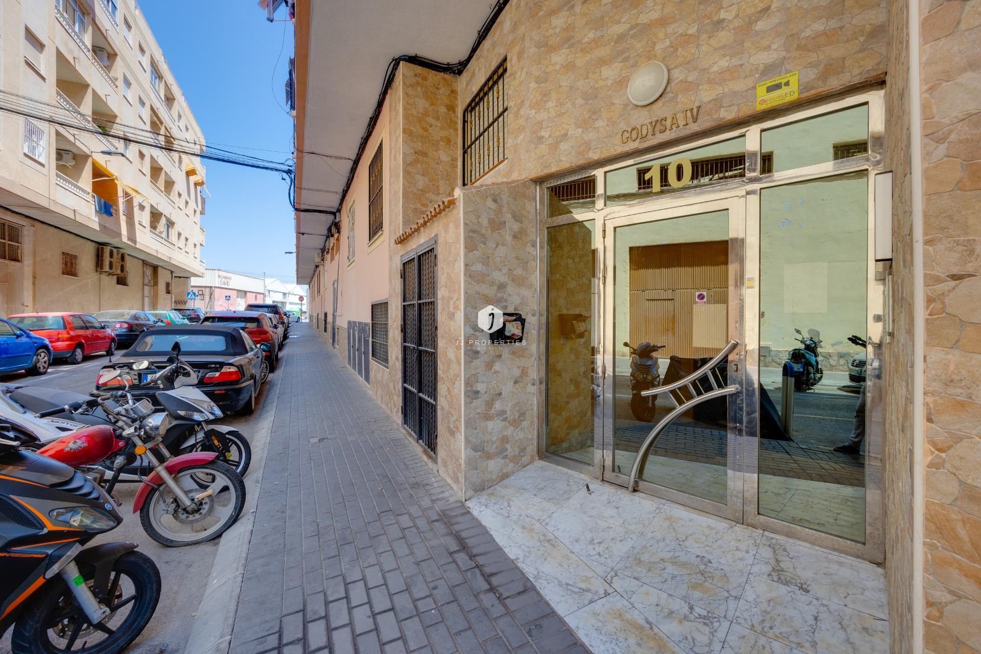 Resale - Apartment / flat -
Torrevieja - Centro