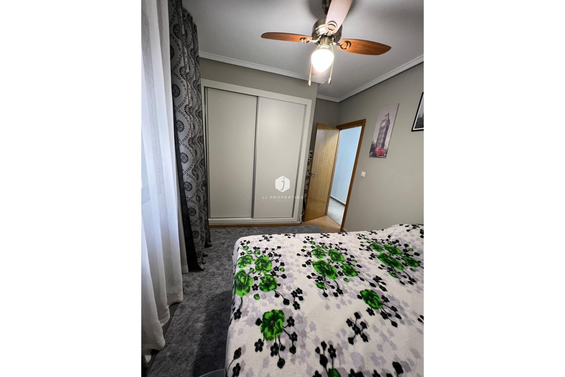 Resale - Apartment / flat -
Torrevieja - Centro