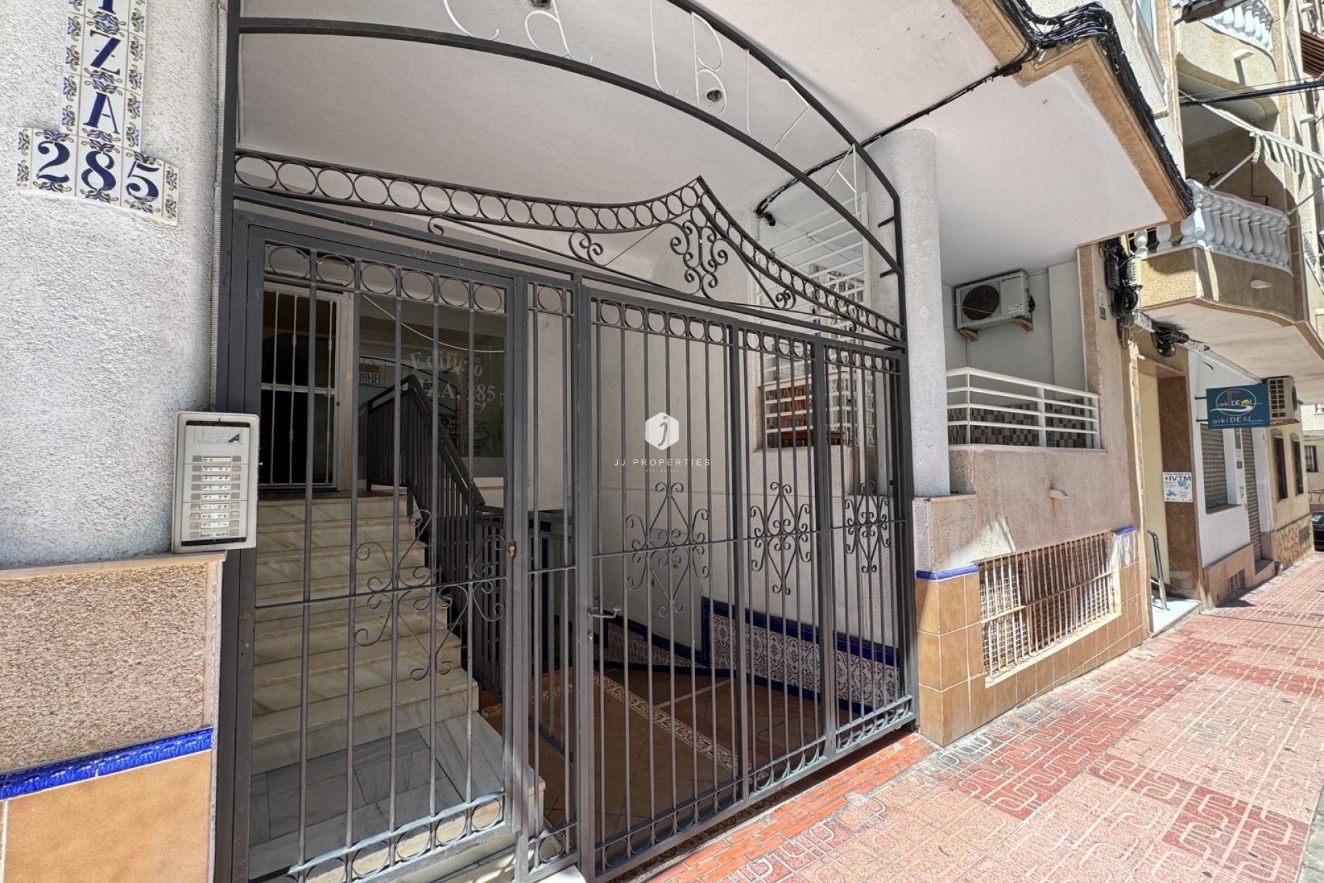Resale - Apartment / flat -
Torrevieja - Centro