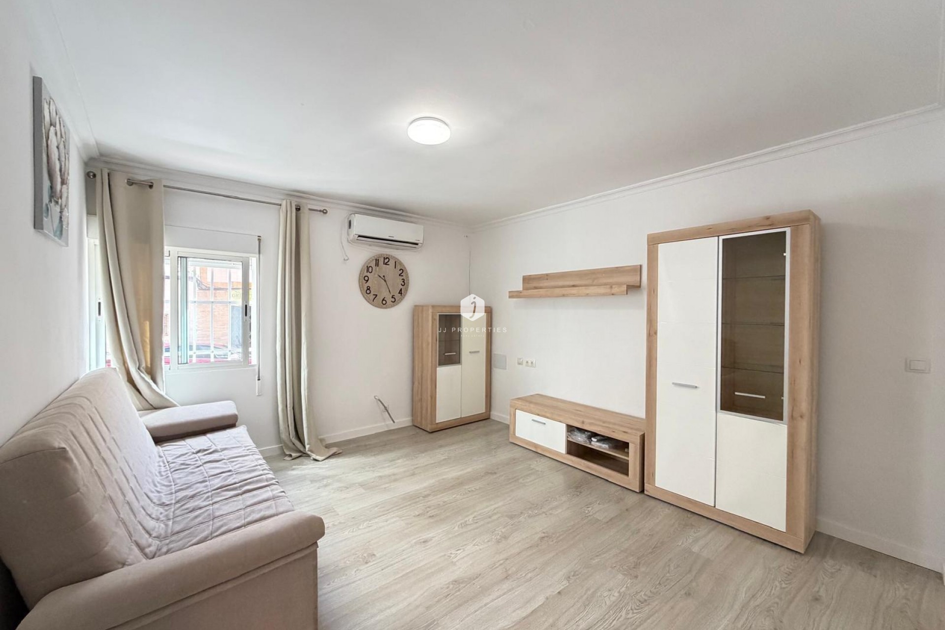 Resale - Apartment / flat -
Torrevieja - Centro