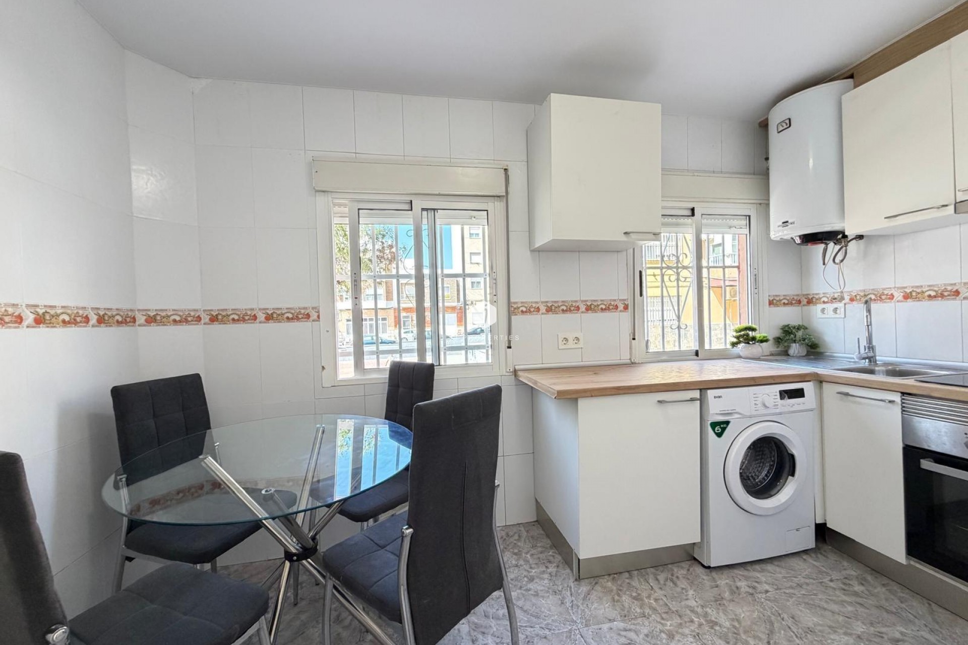 Resale - Apartment / flat -
Torrevieja - Centro