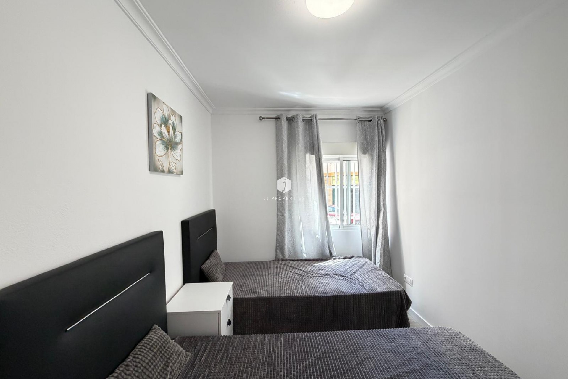 Resale - Apartment / flat -
Torrevieja - Centro