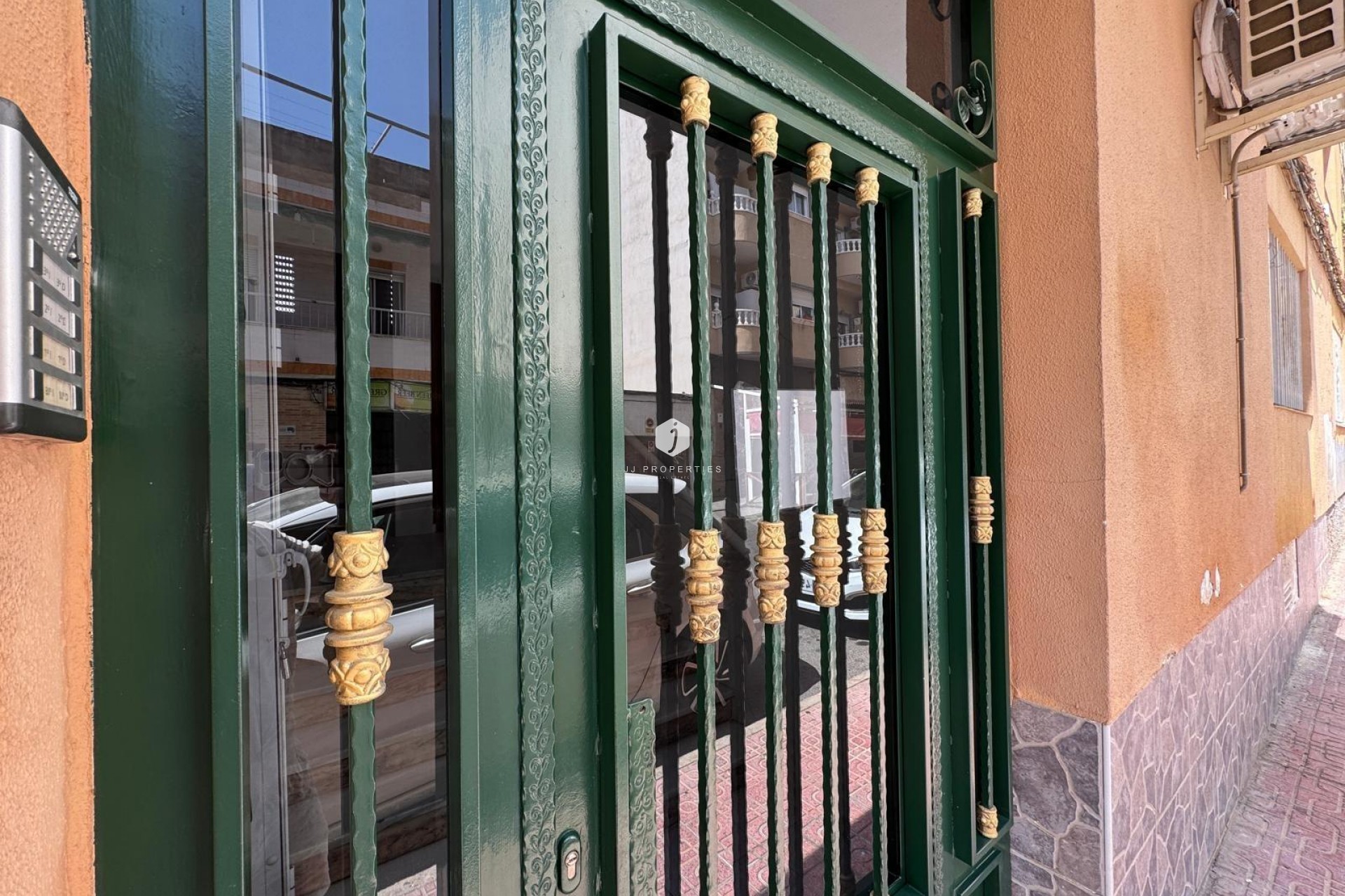 Resale - Apartment / flat -
Torrevieja - Centro