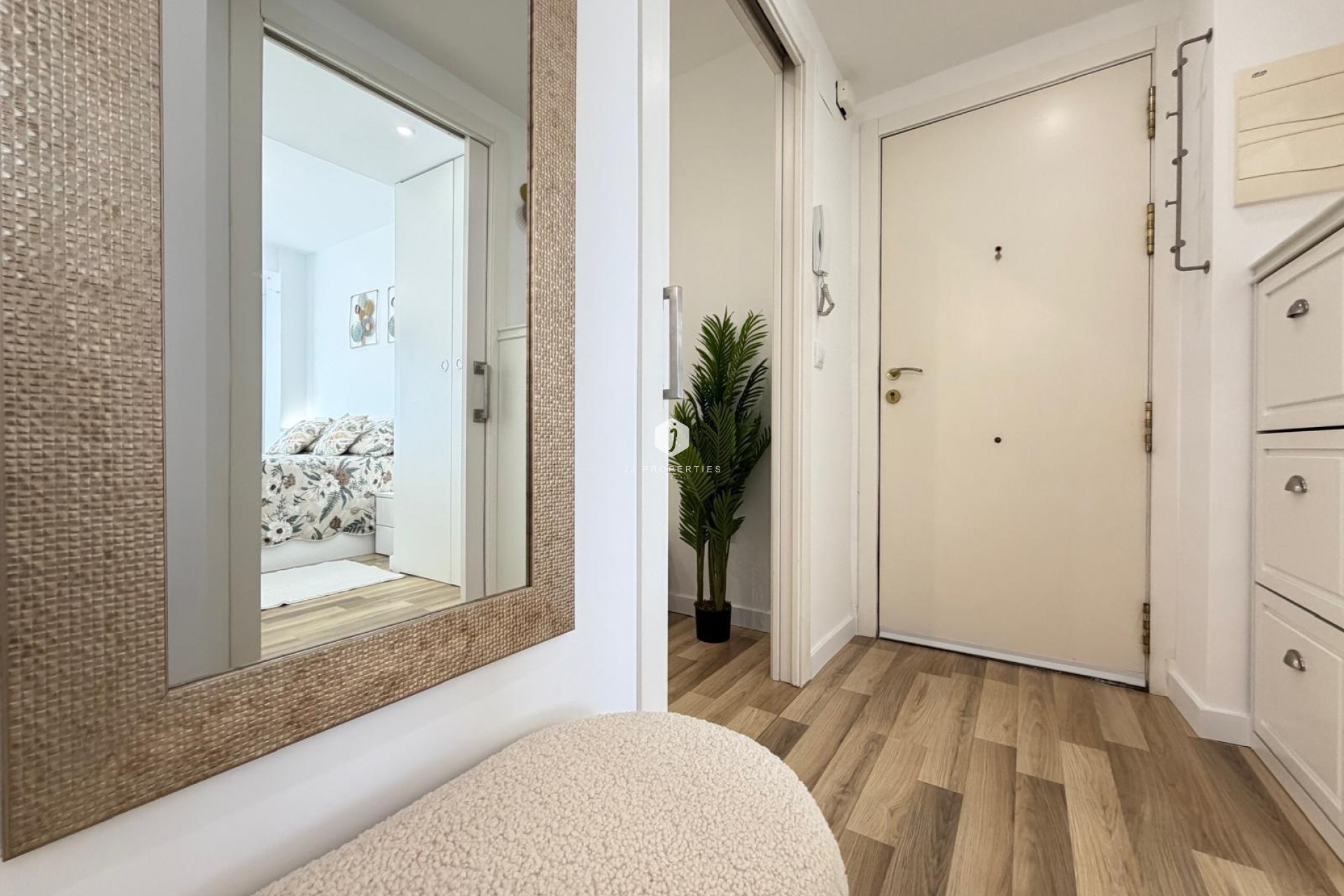 Resale - Apartment / flat -
Torrevieja - Centro