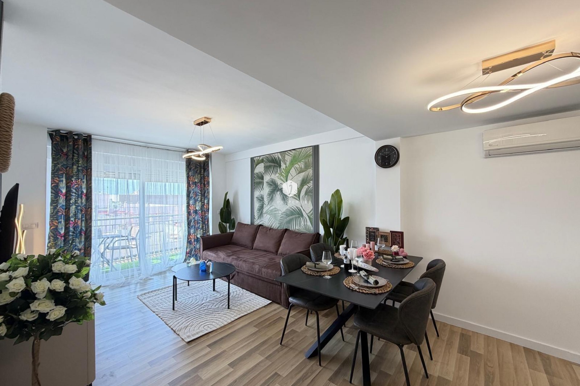 Resale - Apartment / flat -
Torrevieja - Centro