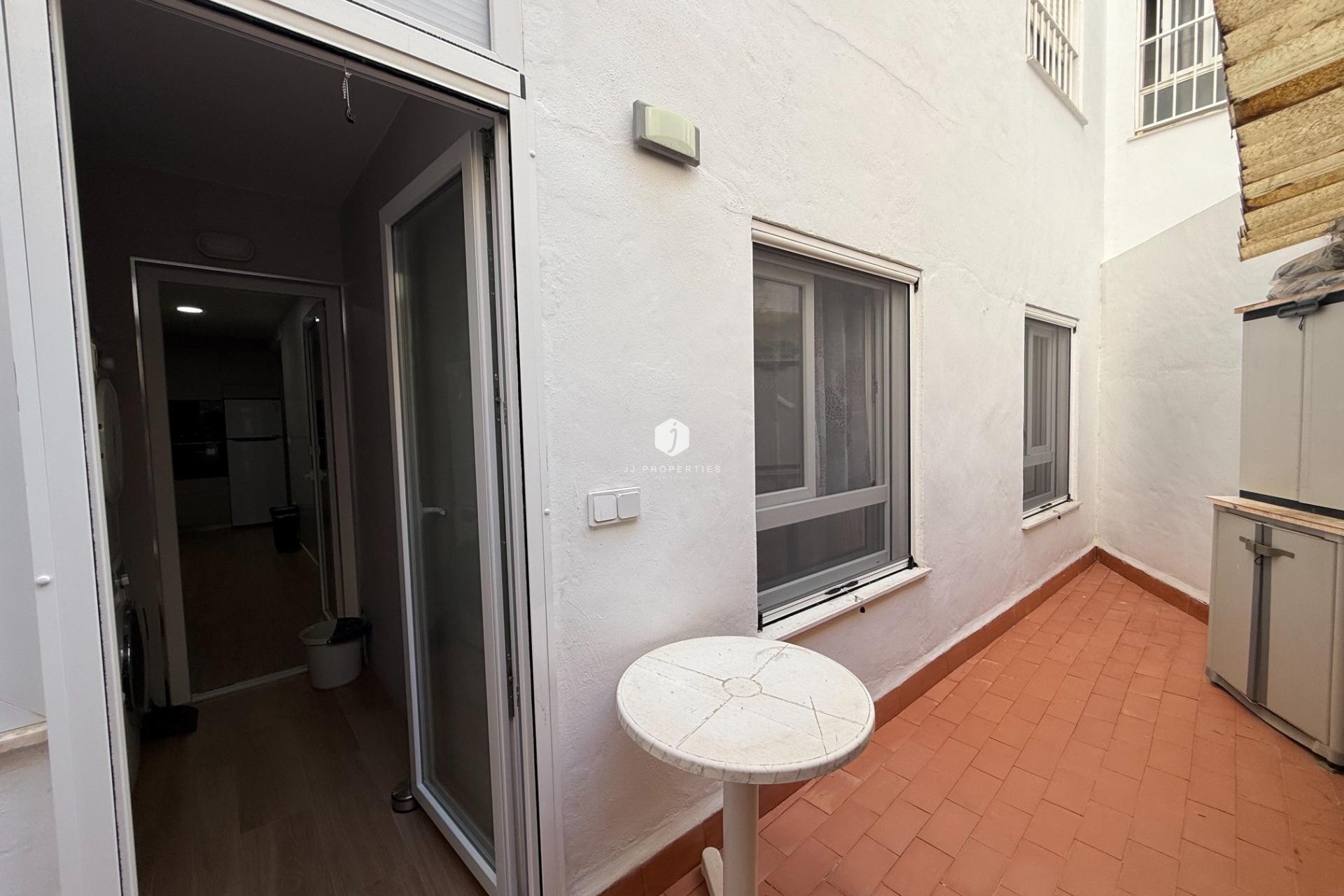 Resale - Apartment / flat -
Torrevieja - Centro