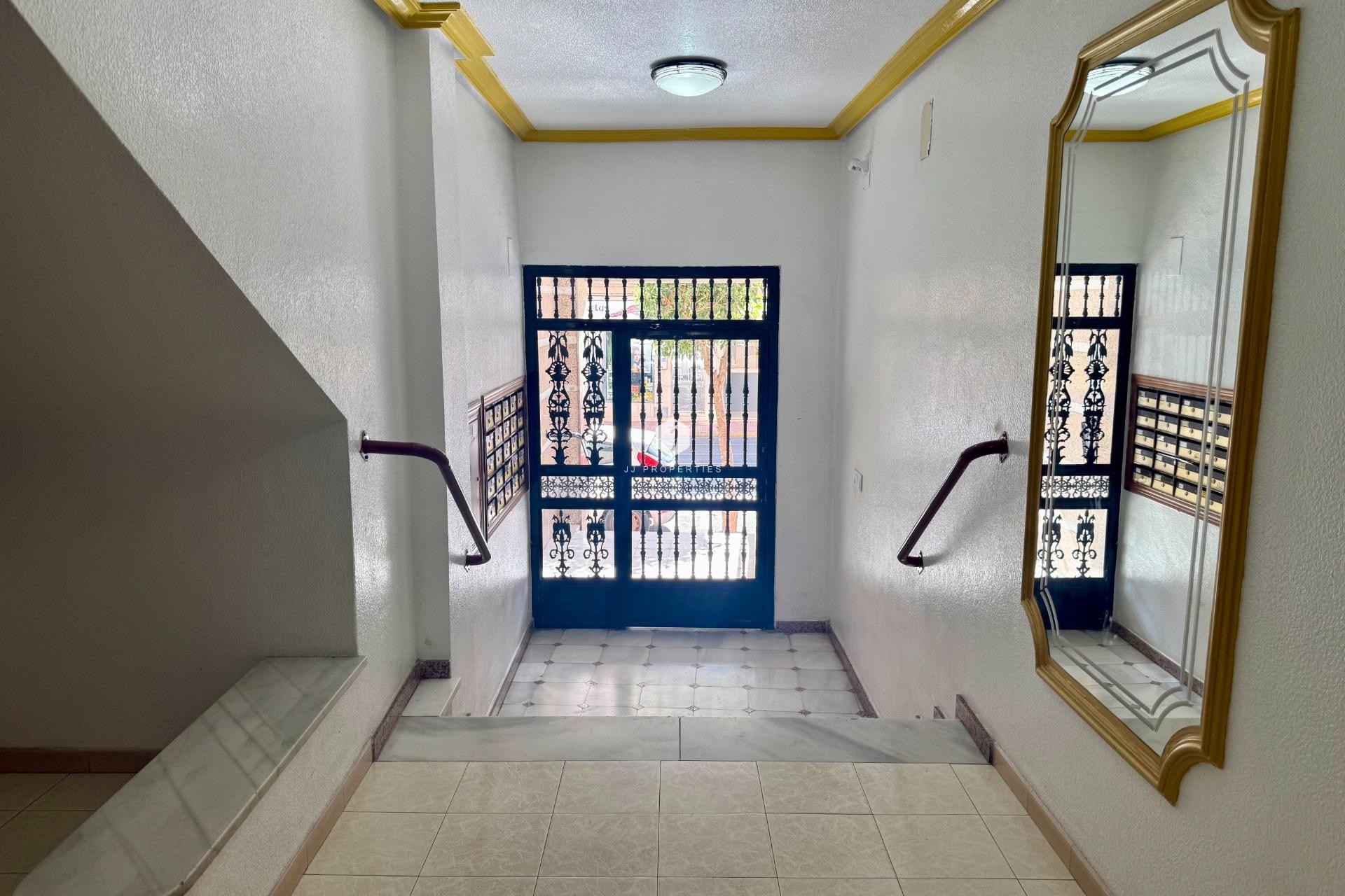 Resale - Apartment / flat -
Torrevieja - Centro
