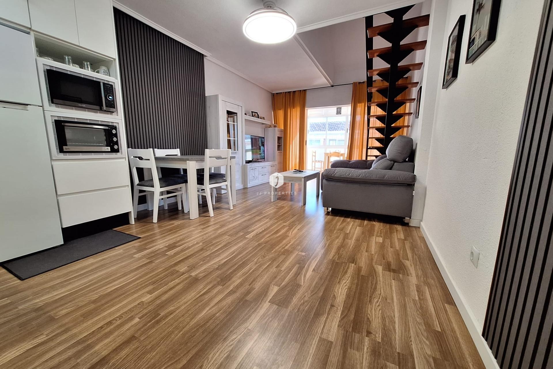 Resale - Apartment / flat -
Torrevieja - Centro
