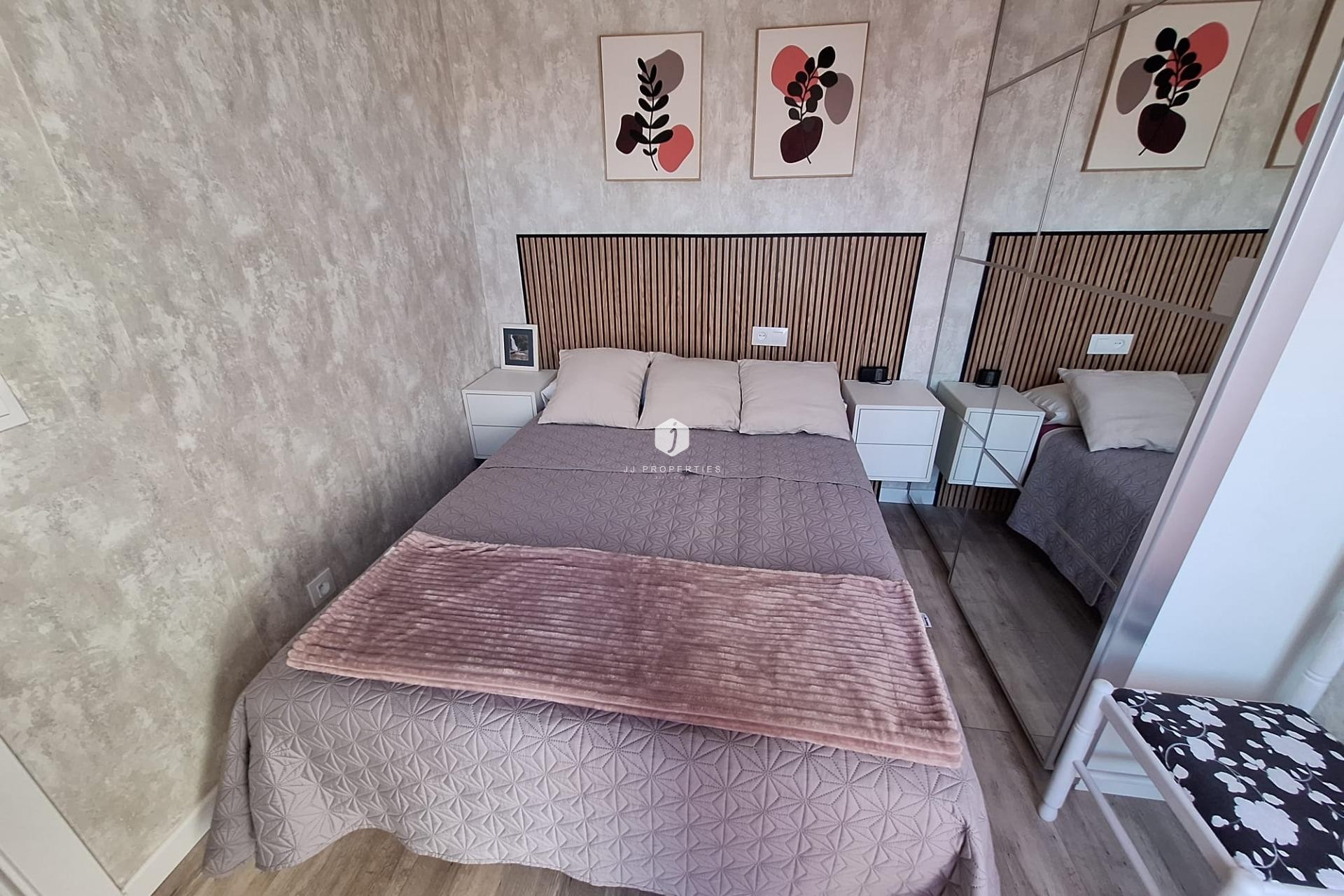 Resale - Apartment / flat -
Torrevieja - Centro