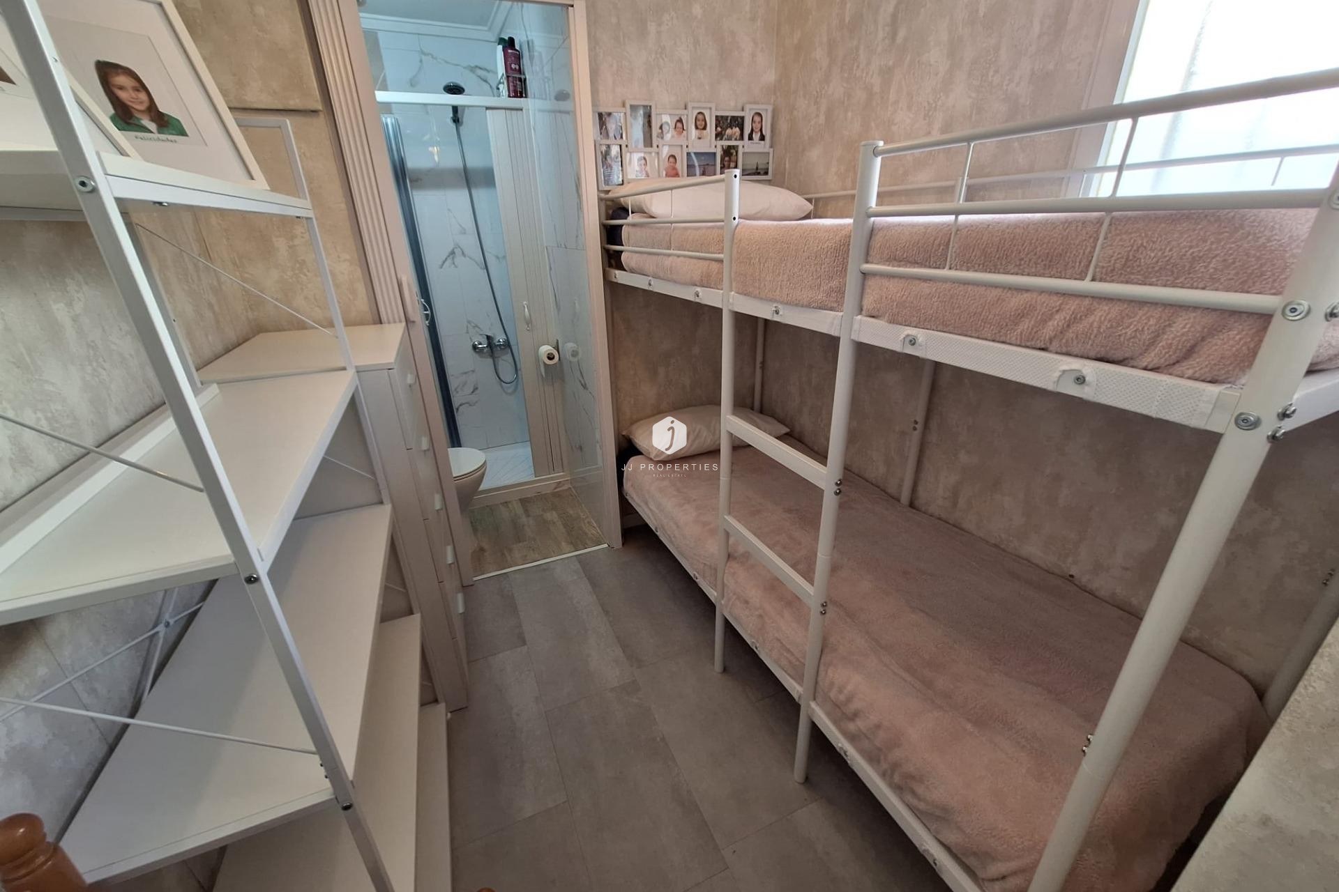 Resale - Apartment / flat -
Torrevieja - Centro