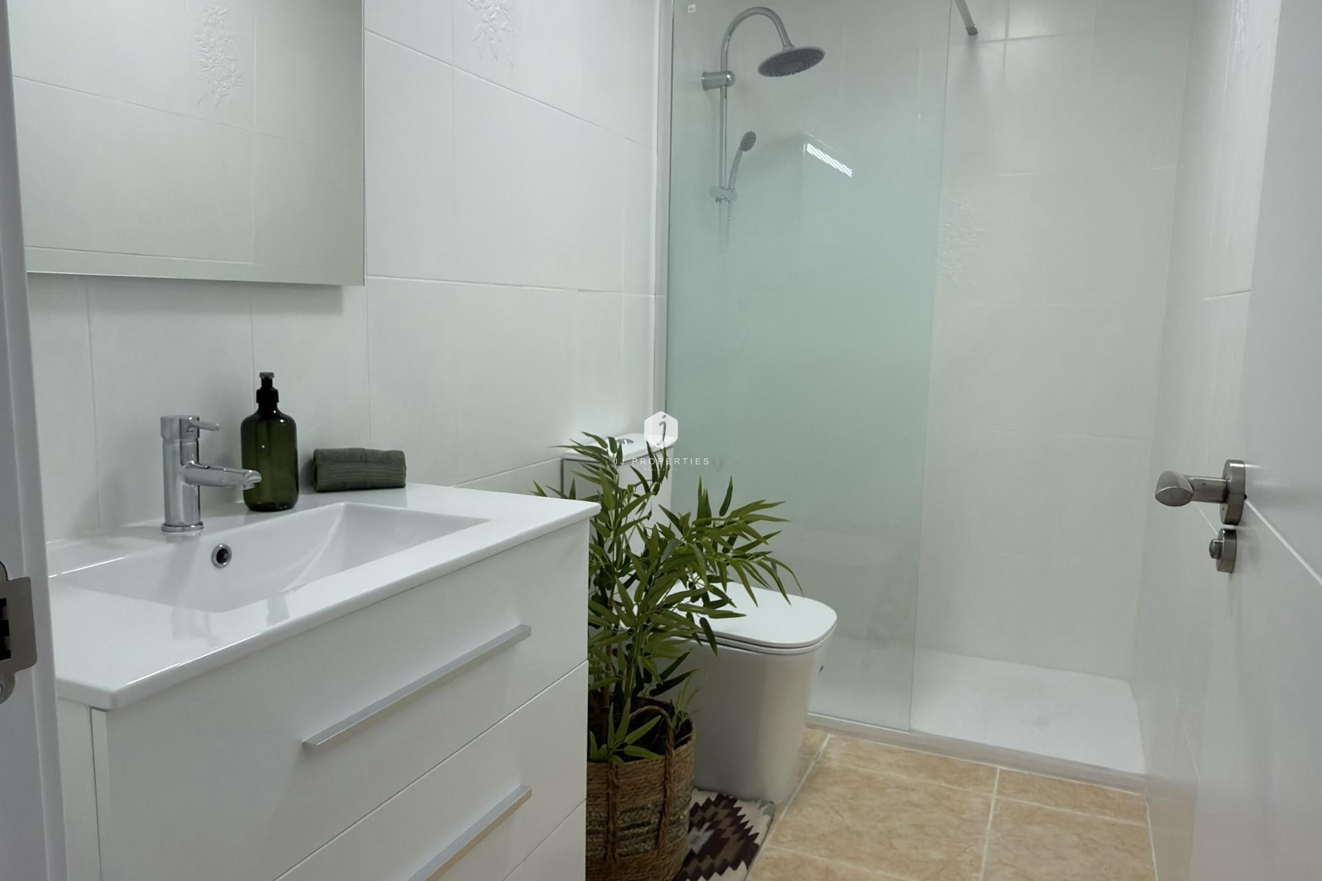 Resale - Apartment / flat -
Torrevieja - Centro