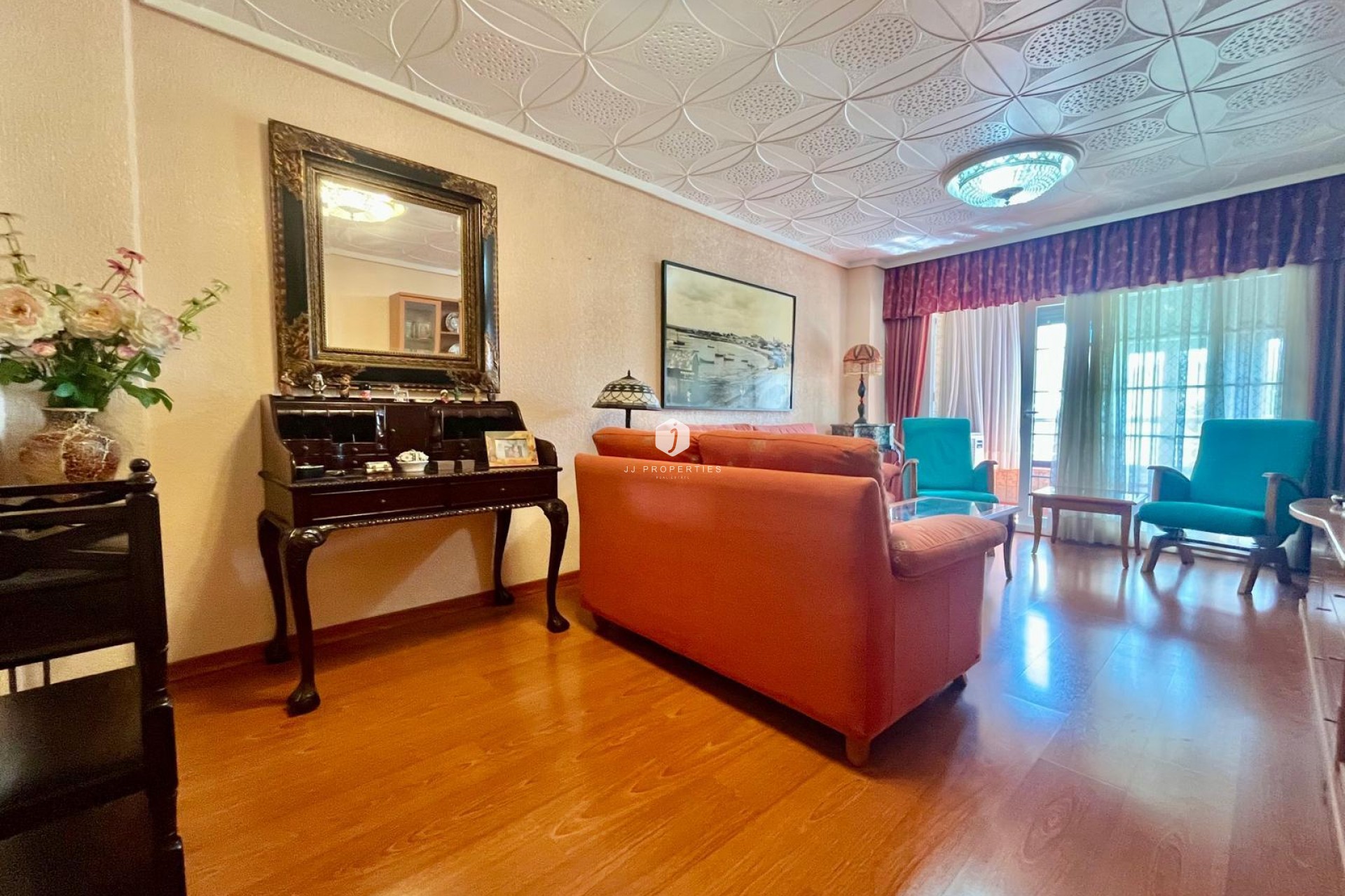 Resale - Apartment / flat -
Torrevieja - Centro