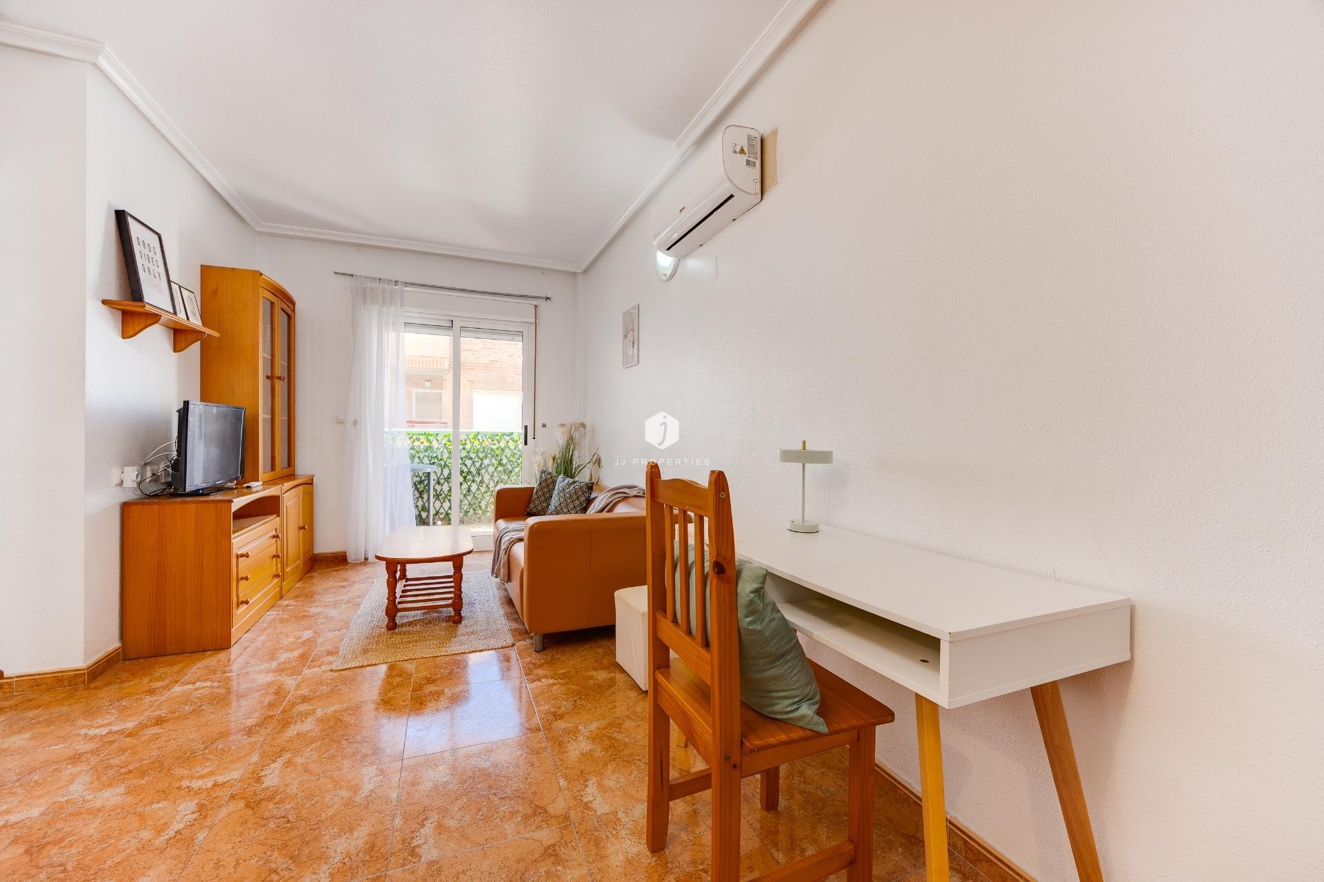 Resale - Apartment / flat -
Torrevieja - Centro