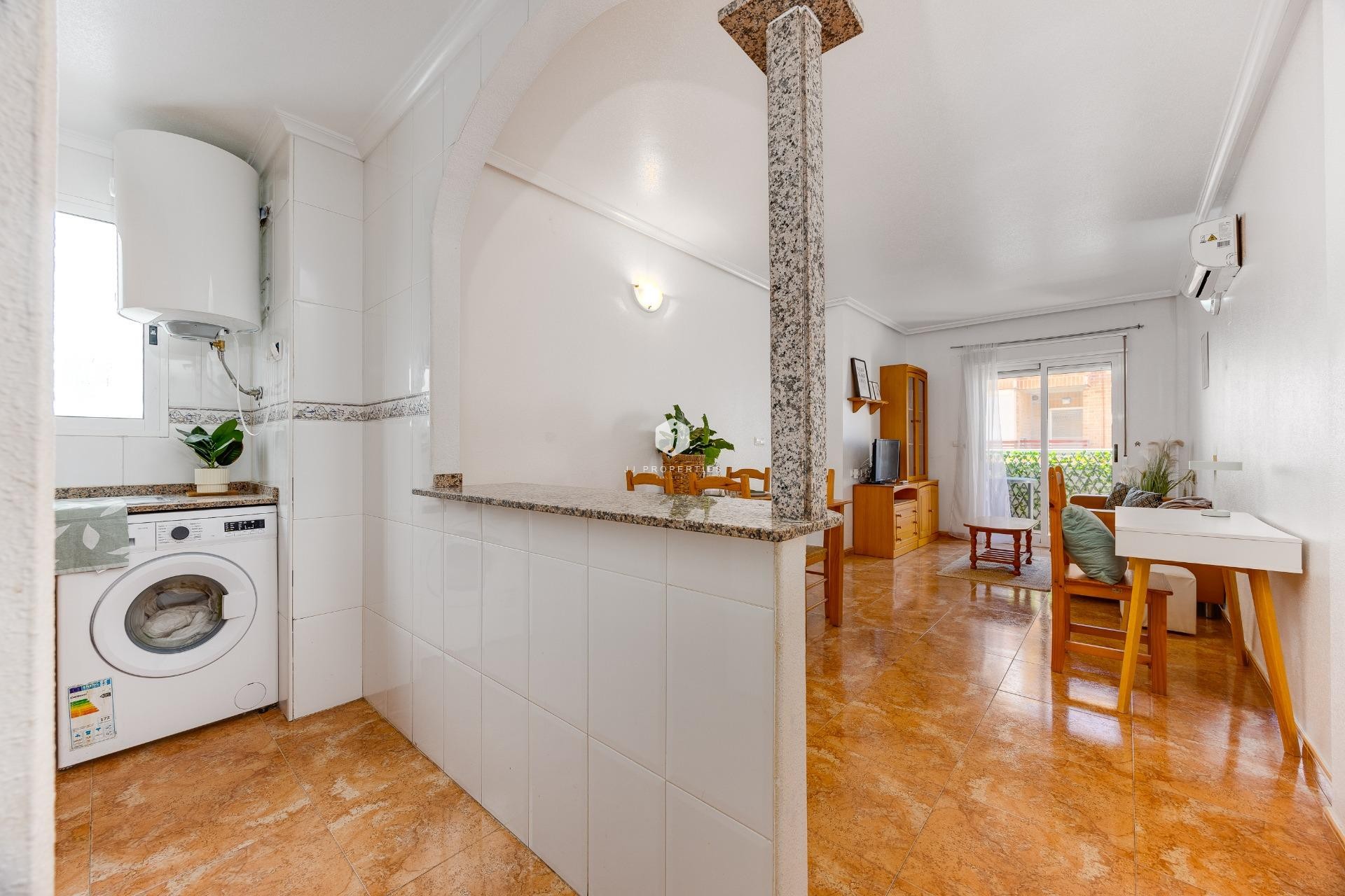 Resale - Apartment / flat -
Torrevieja - Centro