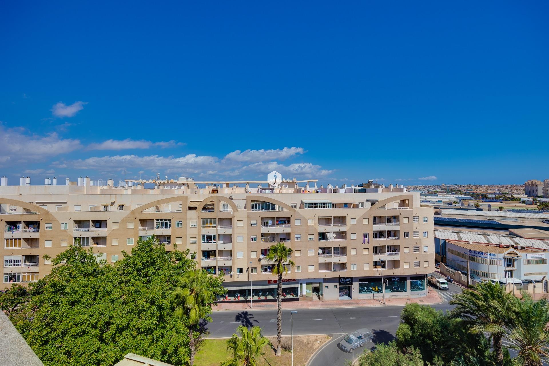 Resale - Apartment / flat -
Torrevieja - Centro