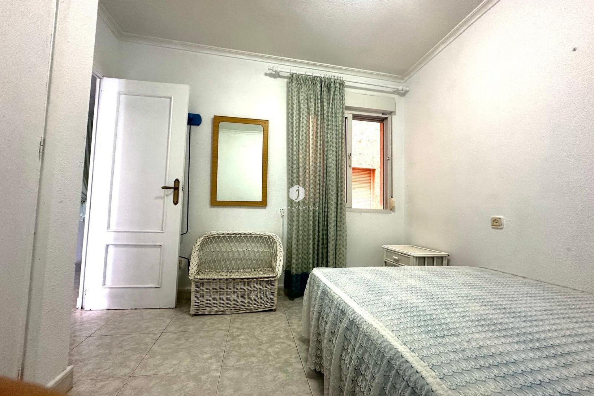 Resale - Apartment / flat -
Torrevieja - Centro