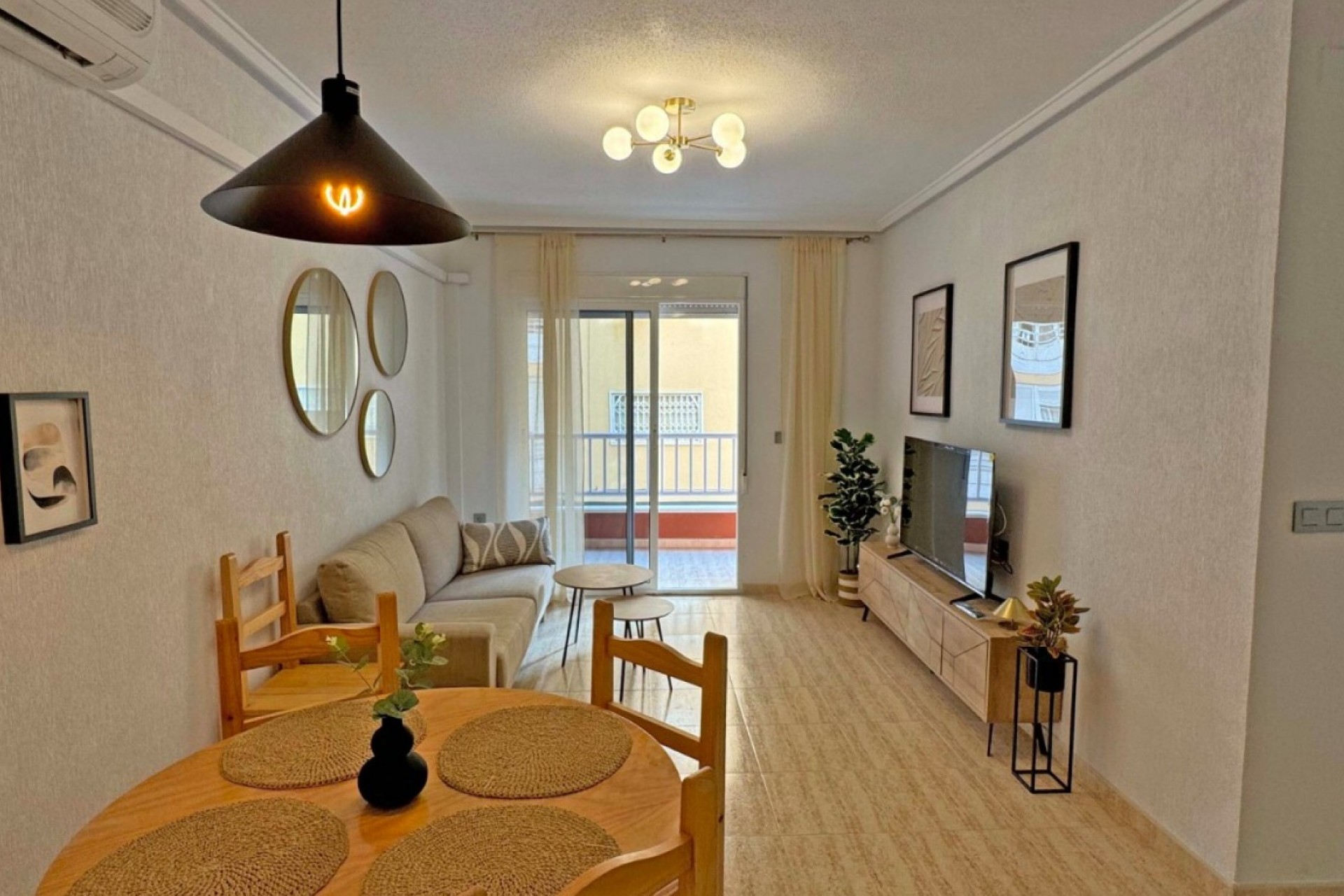 Resale - Apartment / flat -
Torrevieja - Costa Blanca