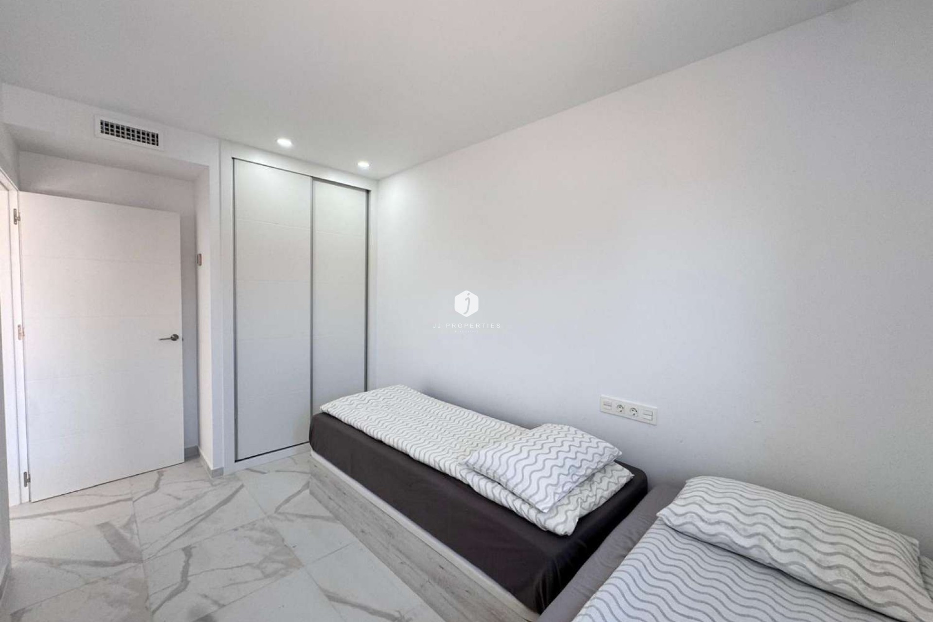 Resale - Apartment / flat -
Torrevieja - Costa Blanca