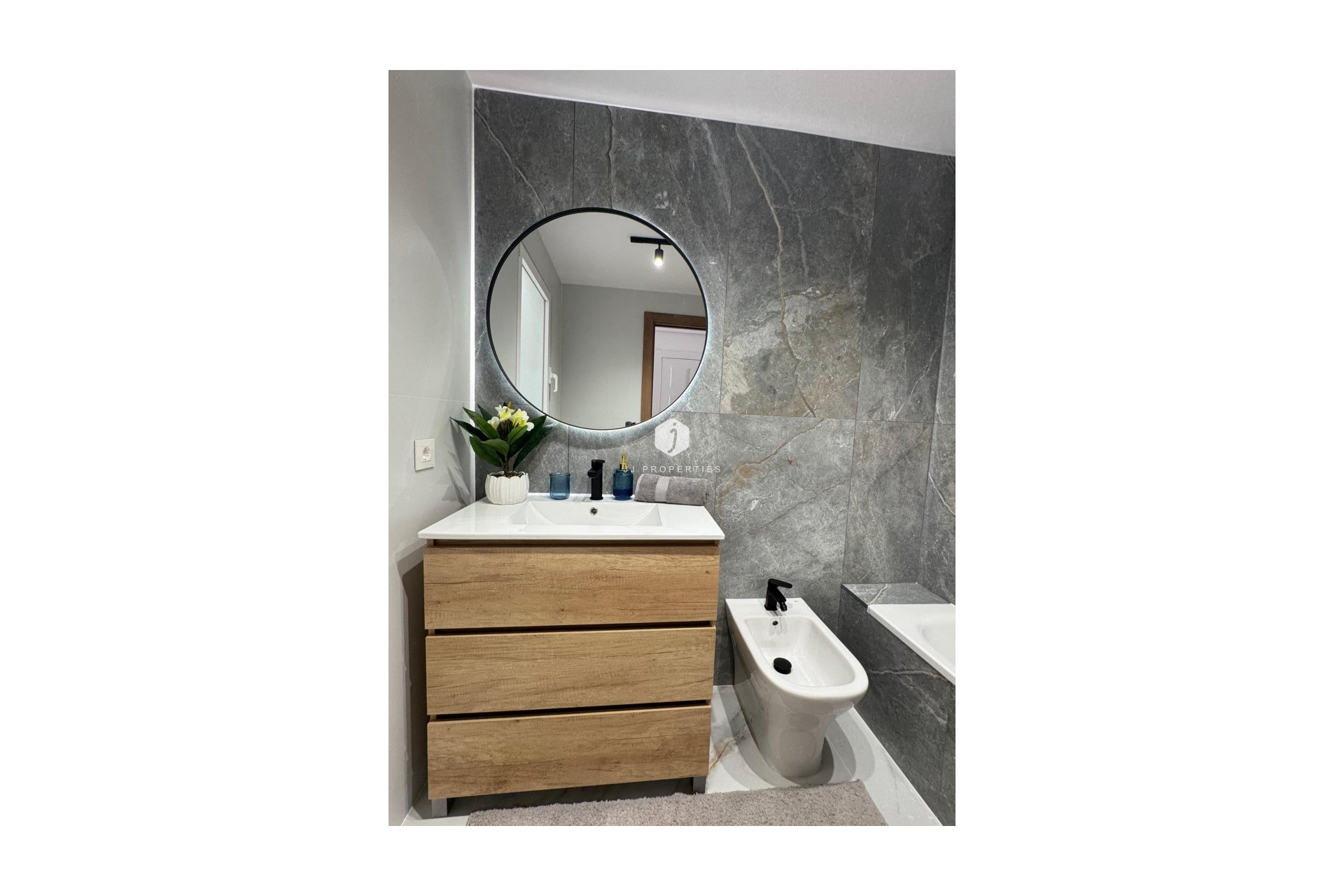 Resale - Apartment / flat -
Torrevieja - Costa Blanca