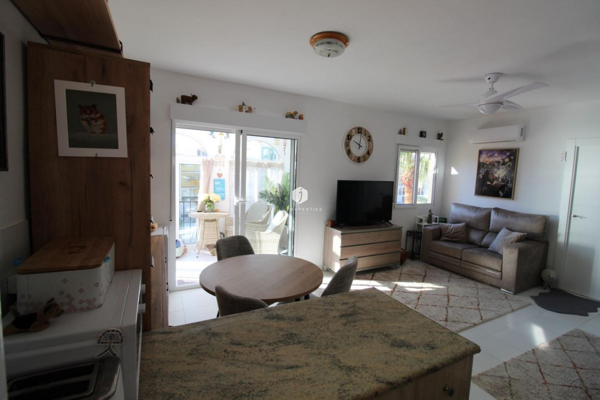 Resale - Apartment / flat -
Torrevieja - Costa Blanca