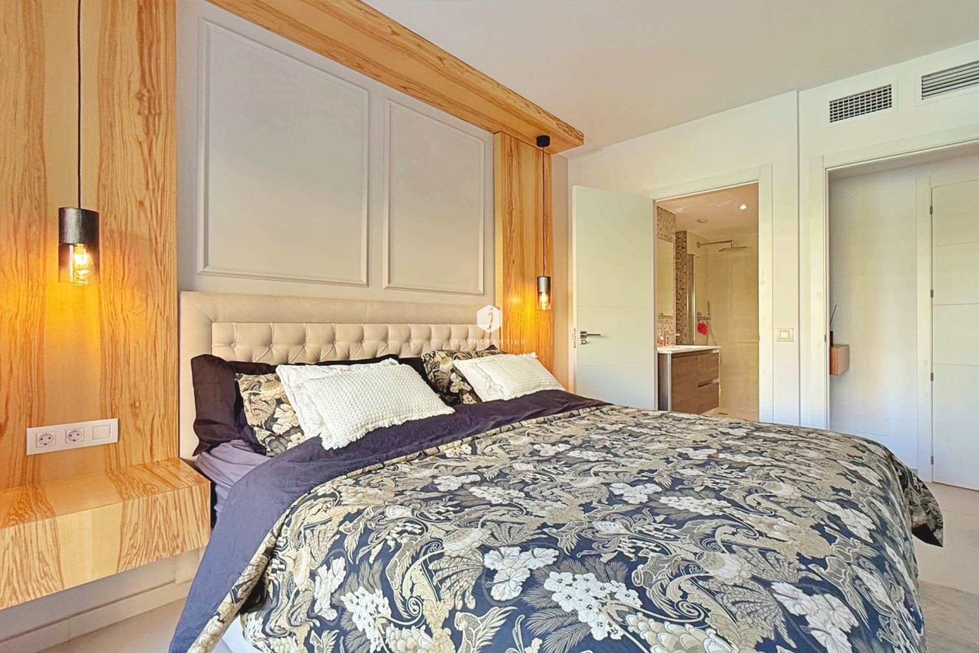 Resale - Apartment / flat -
Torrevieja - Costa Blanca