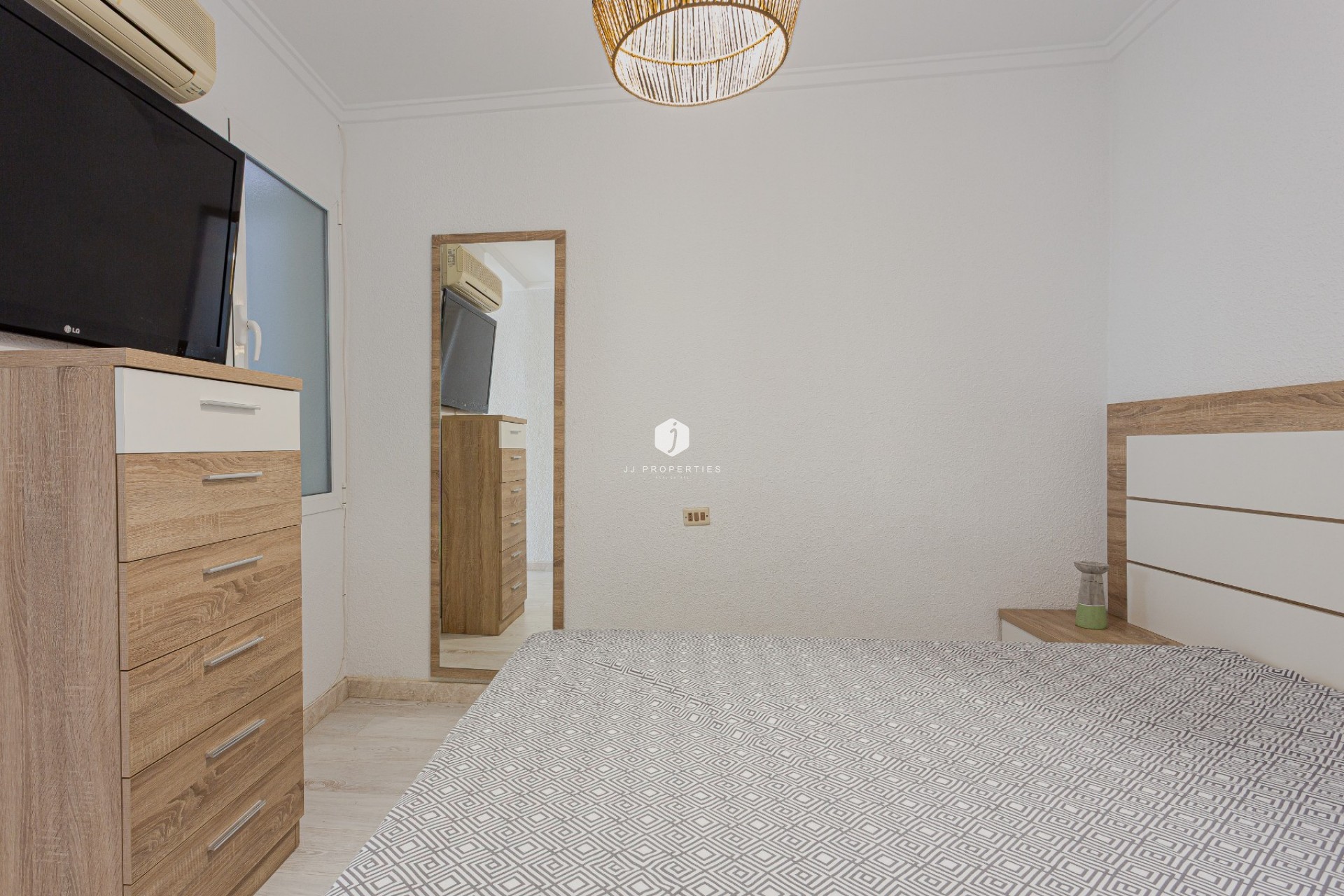 Resale - Apartment / flat -
Torrevieja - Costa Blanca