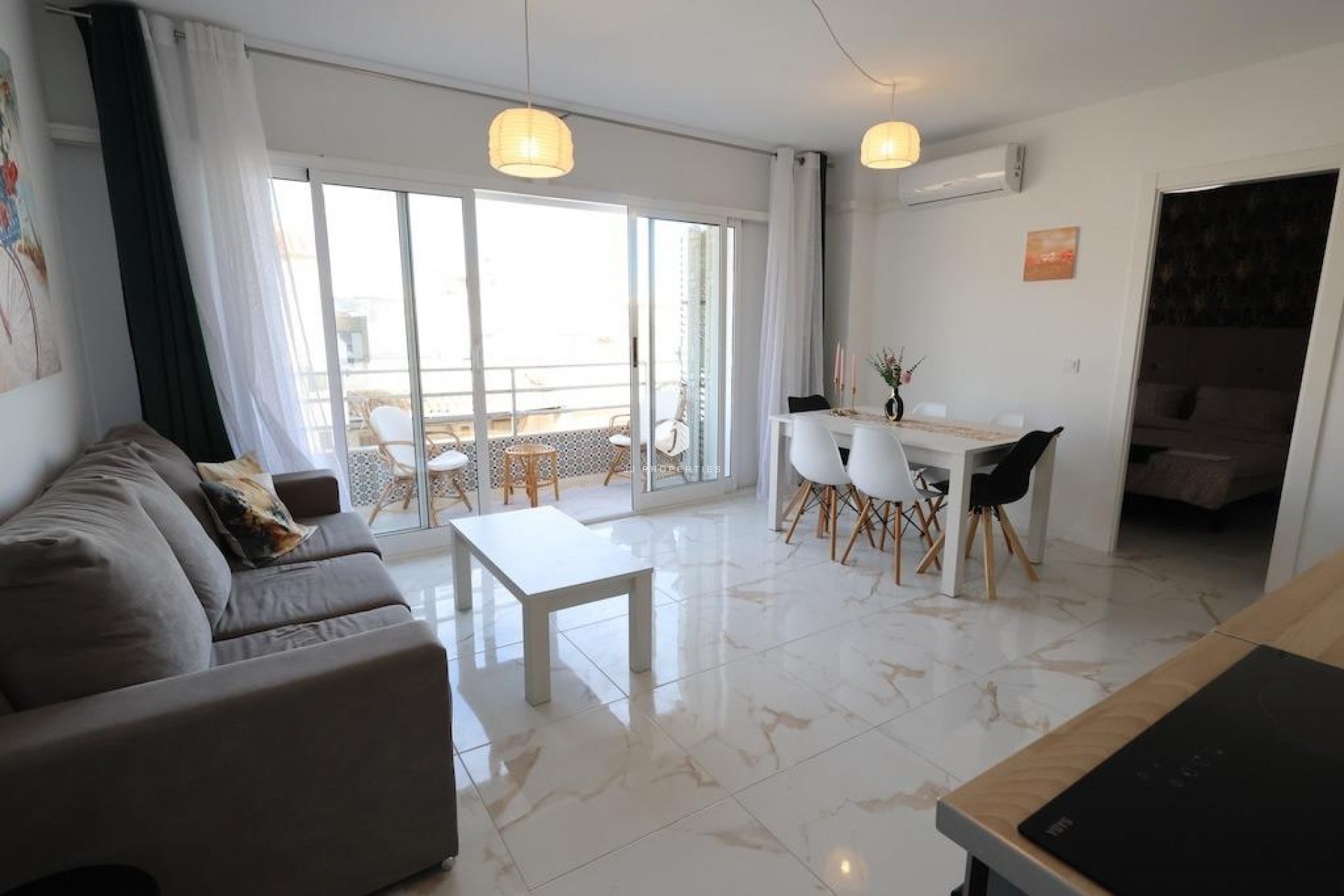Resale - Apartment / flat -
Torrevieja - Costa Blanca