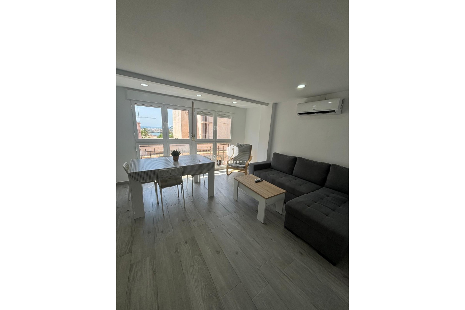 Resale - Apartment / flat -
Torrevieja - Costa Blanca