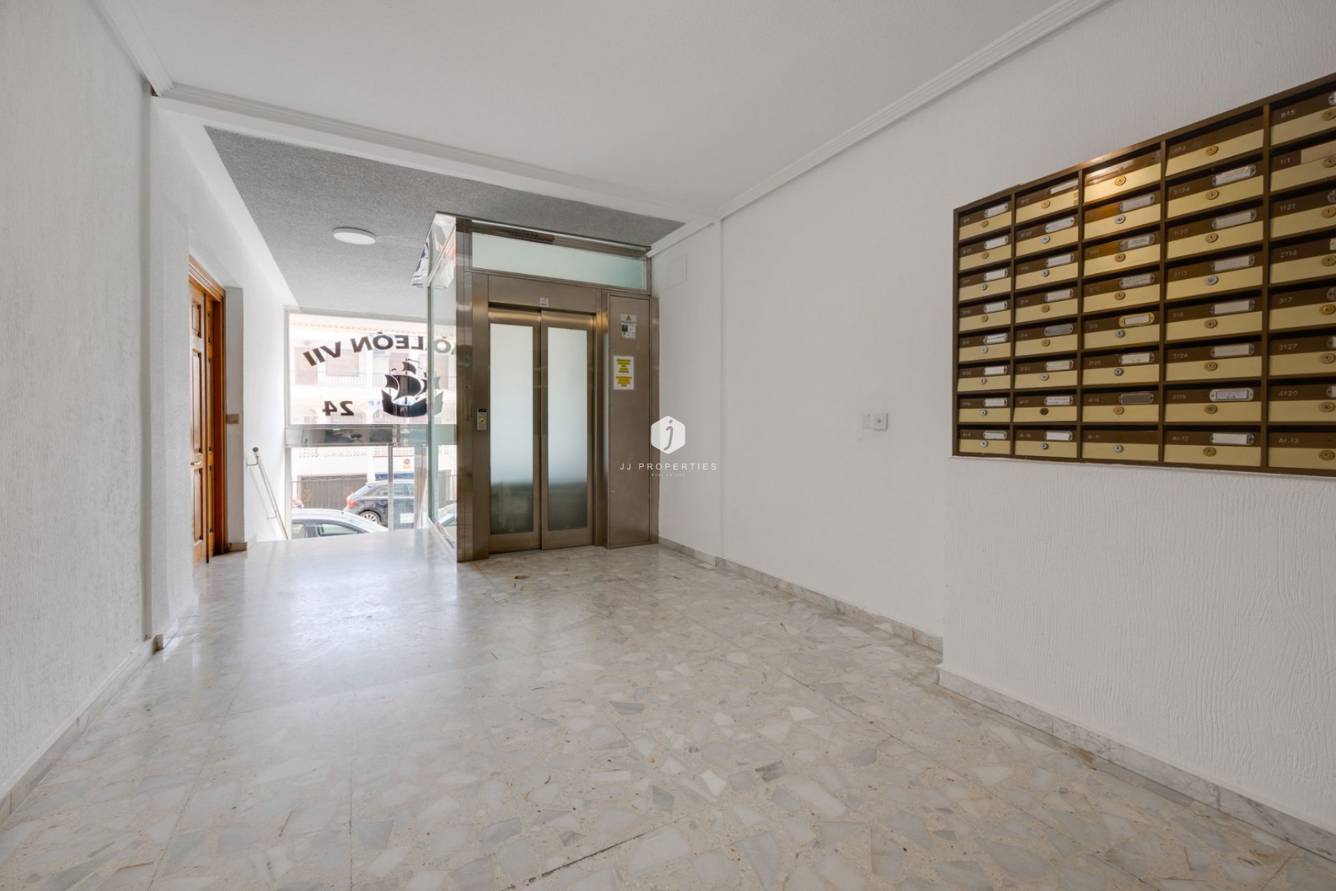 Resale - Apartment / flat -
Torrevieja - Costa Blanca