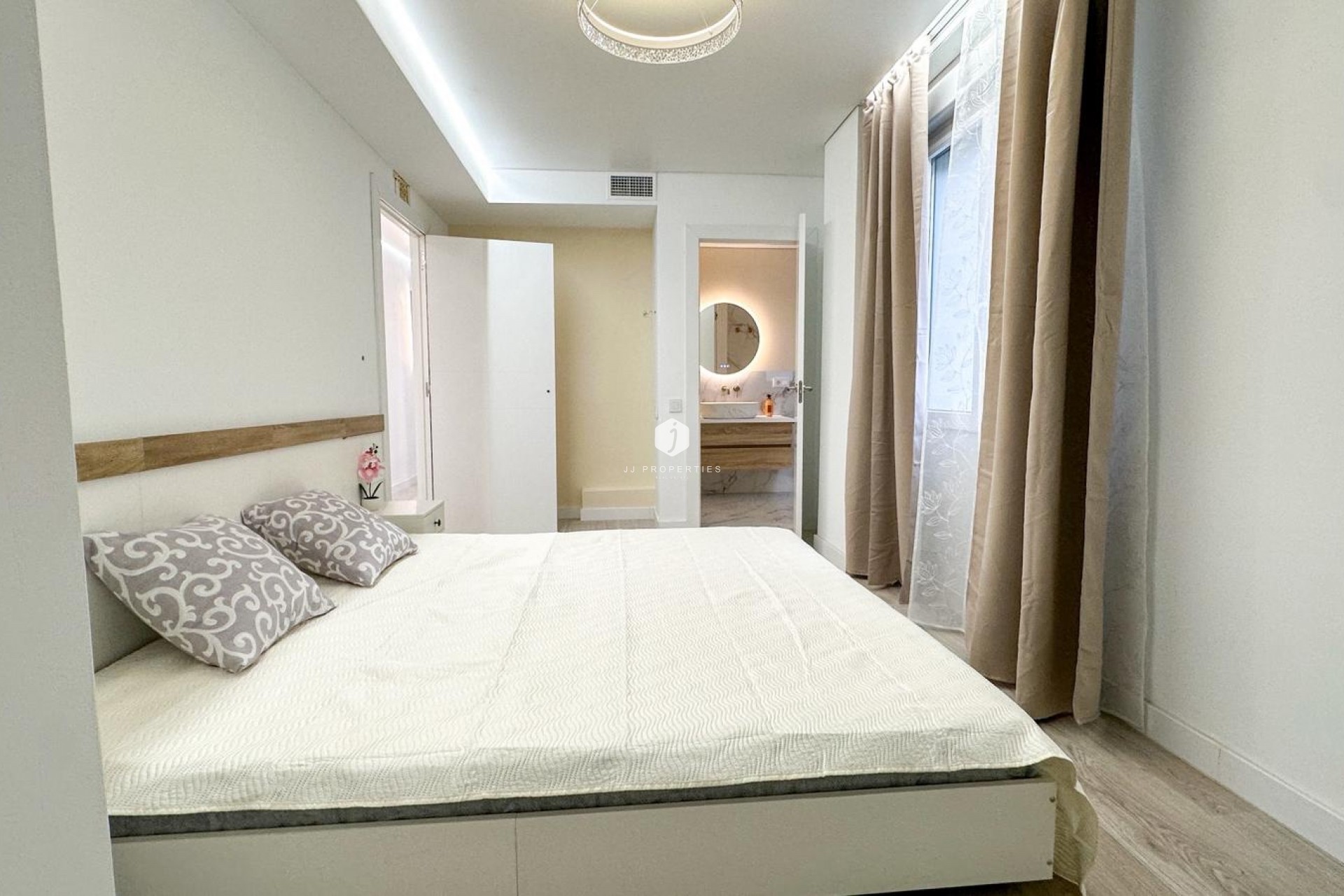 Resale - Apartment / flat -
Torrevieja - Costa Blanca