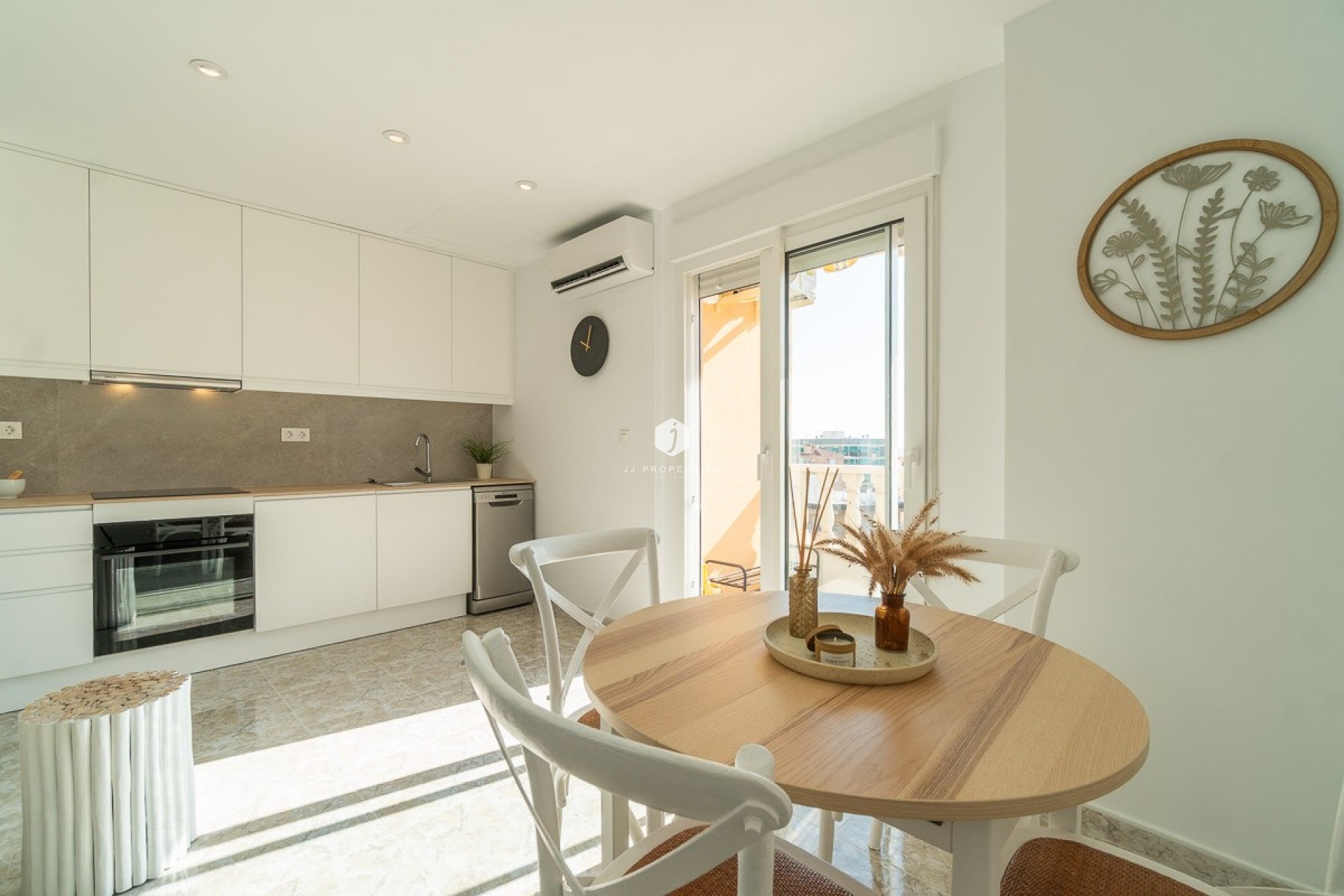 Resale - Apartment / flat -
Torrevieja - Costa Blanca