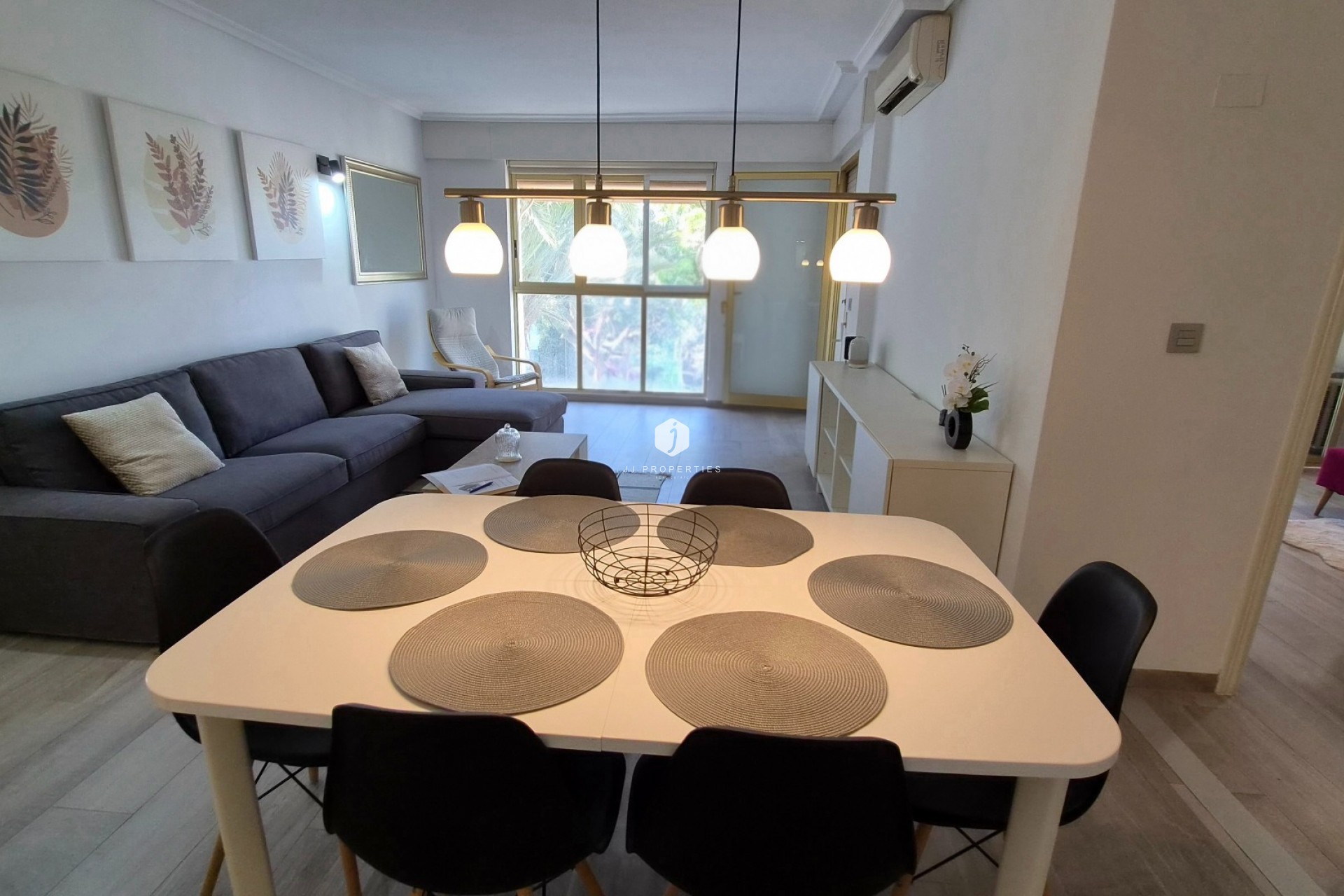 Resale - Apartment / flat -
Torrevieja - Costa Blanca