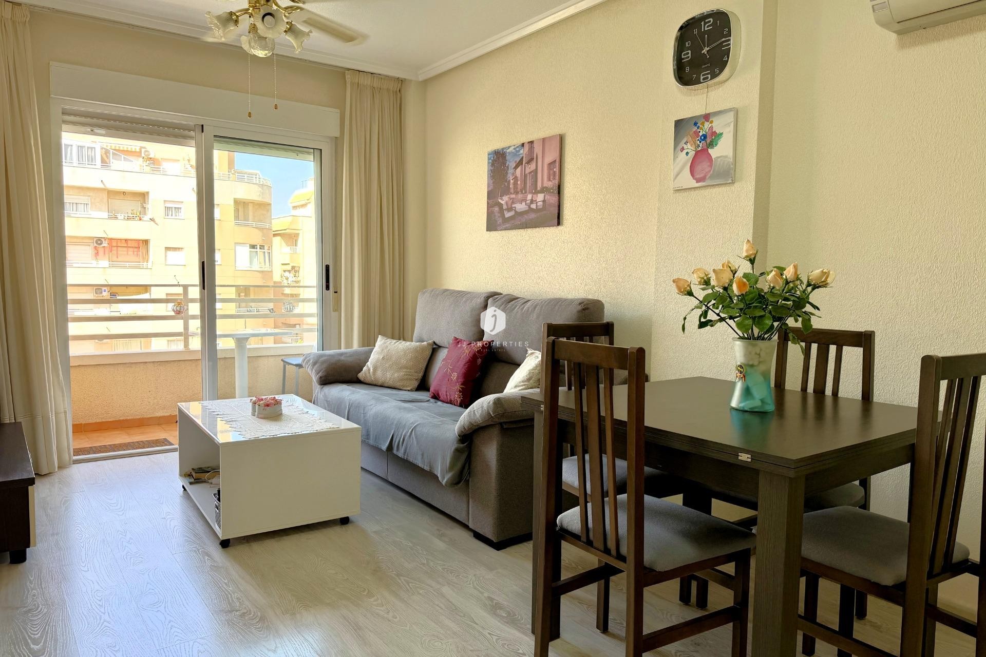 Resale - Apartment / flat -
Torrevieja - El molino