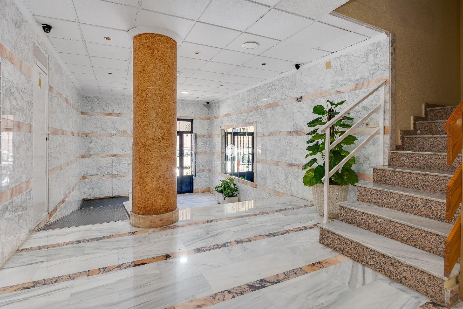 Resale - Apartment / flat -
Torrevieja - Estacion de autobuses