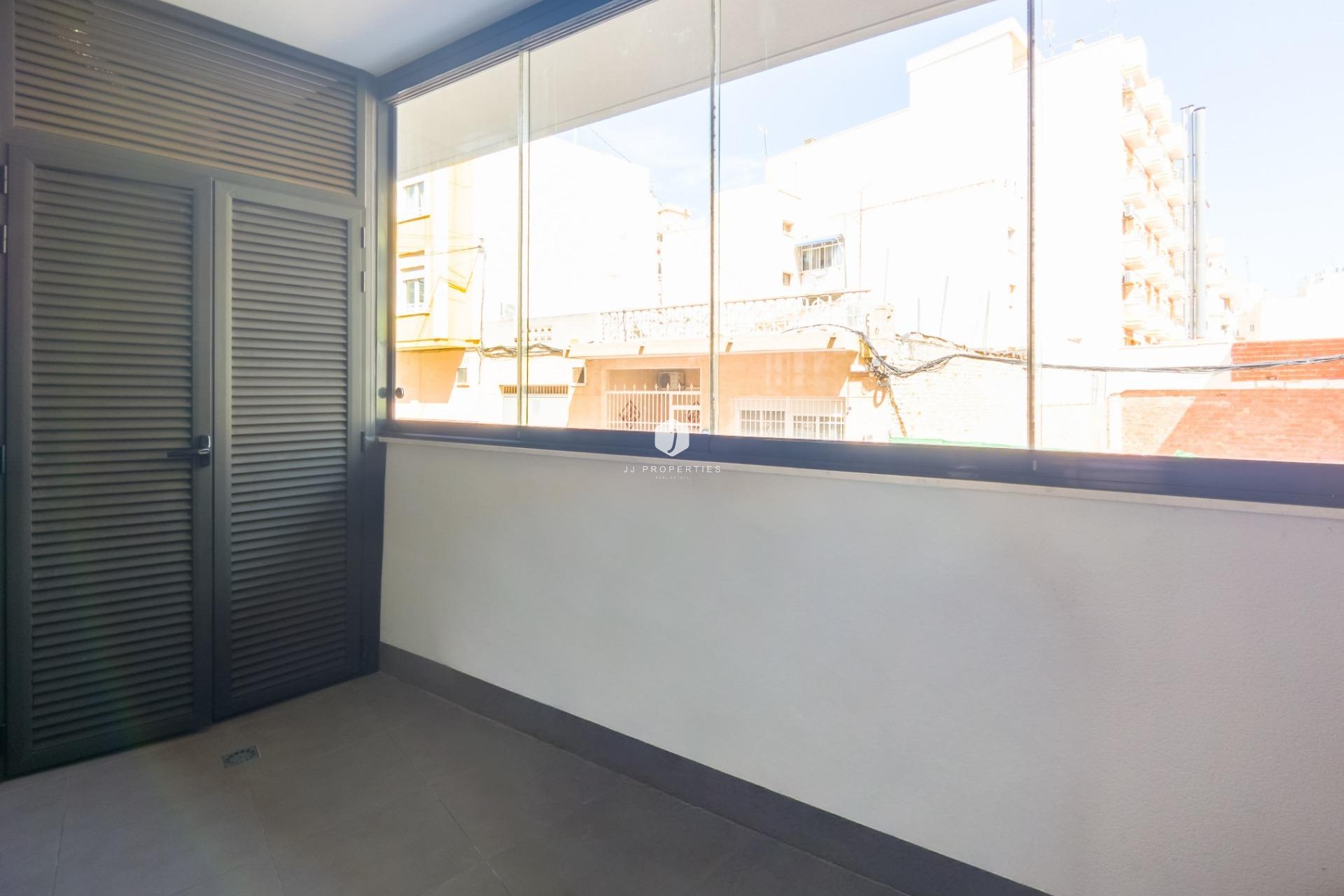 Resale - Apartment / flat -
Torrevieja - Estacion de autobuses
