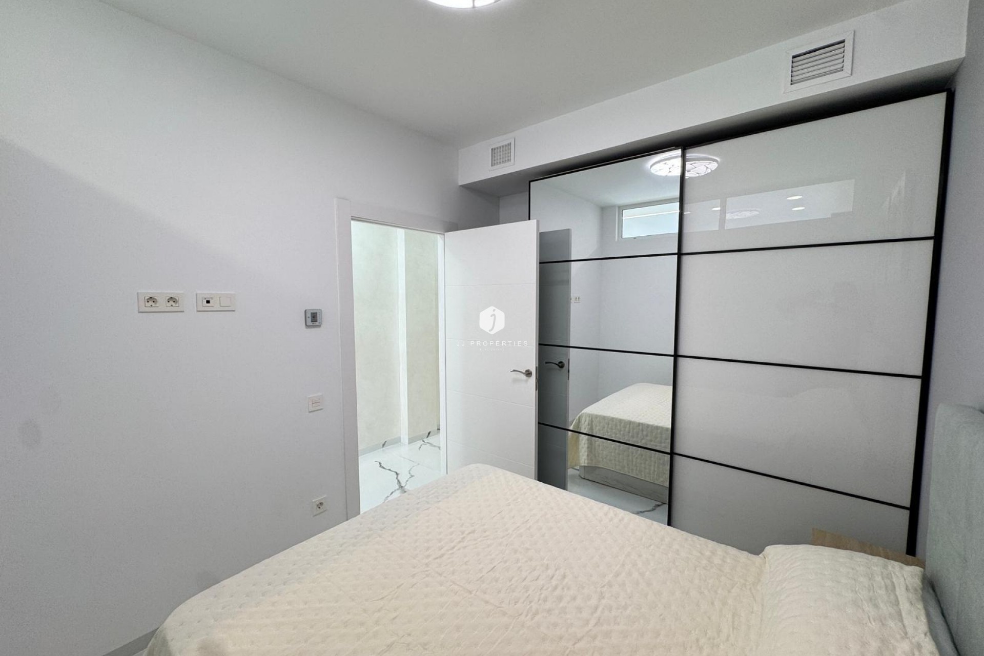 Resale - Apartment / flat -
Torrevieja - Estacion de autobuses