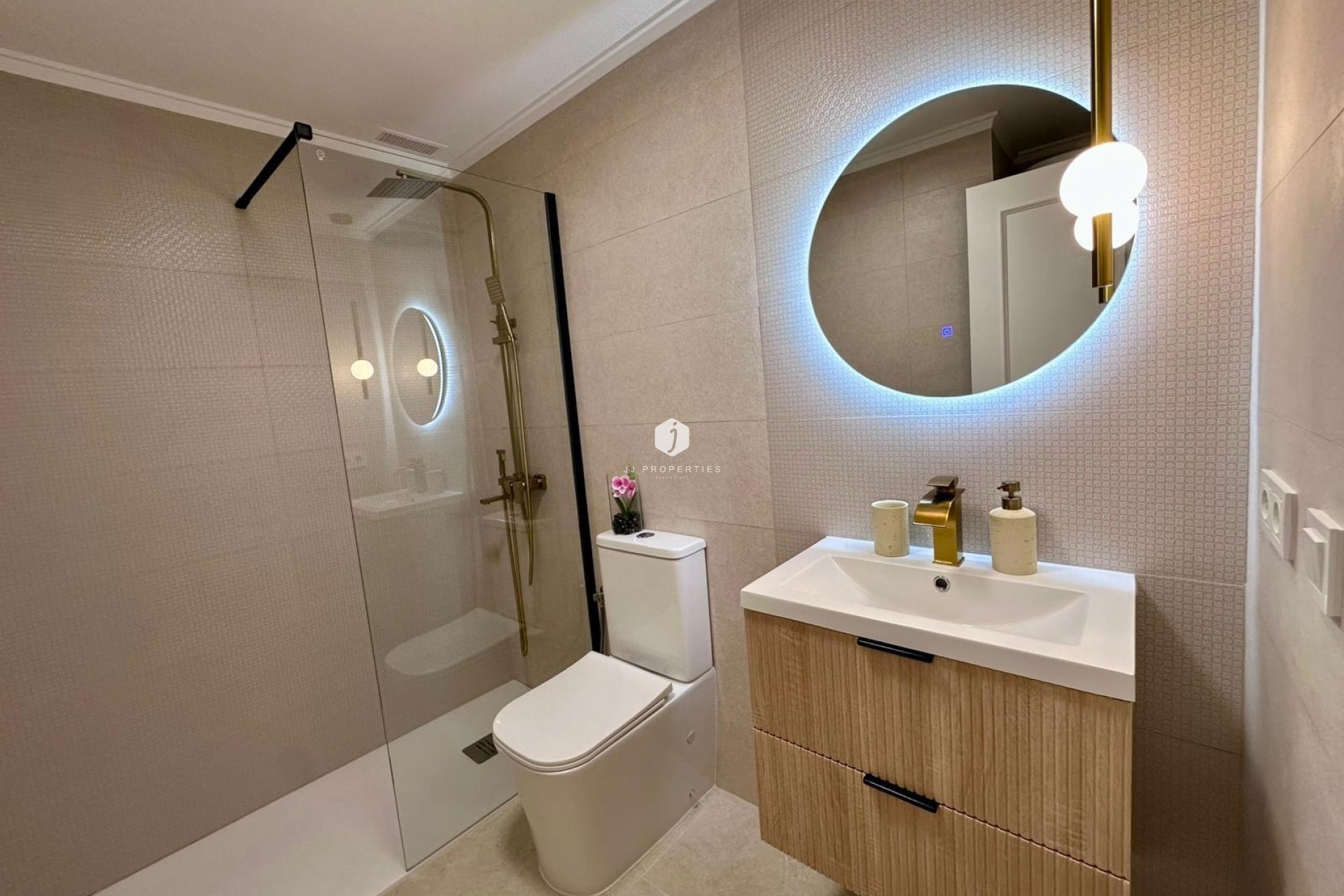 Resale - Apartment / flat -
Torrevieja - Estacion de autobuses